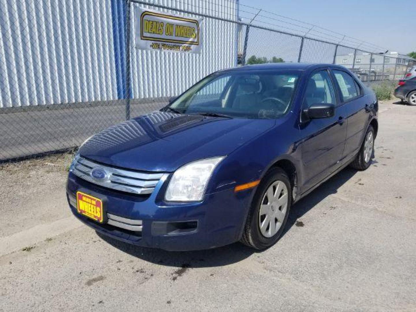 2007 Ford Fusion S (3FAHP06Z97R) with an 2.3L L4 DOHC 16V engine, located at 601 E. Idaho St., Kalispell, MT, 59901, 48.203983, -114.308662 - Photo#0