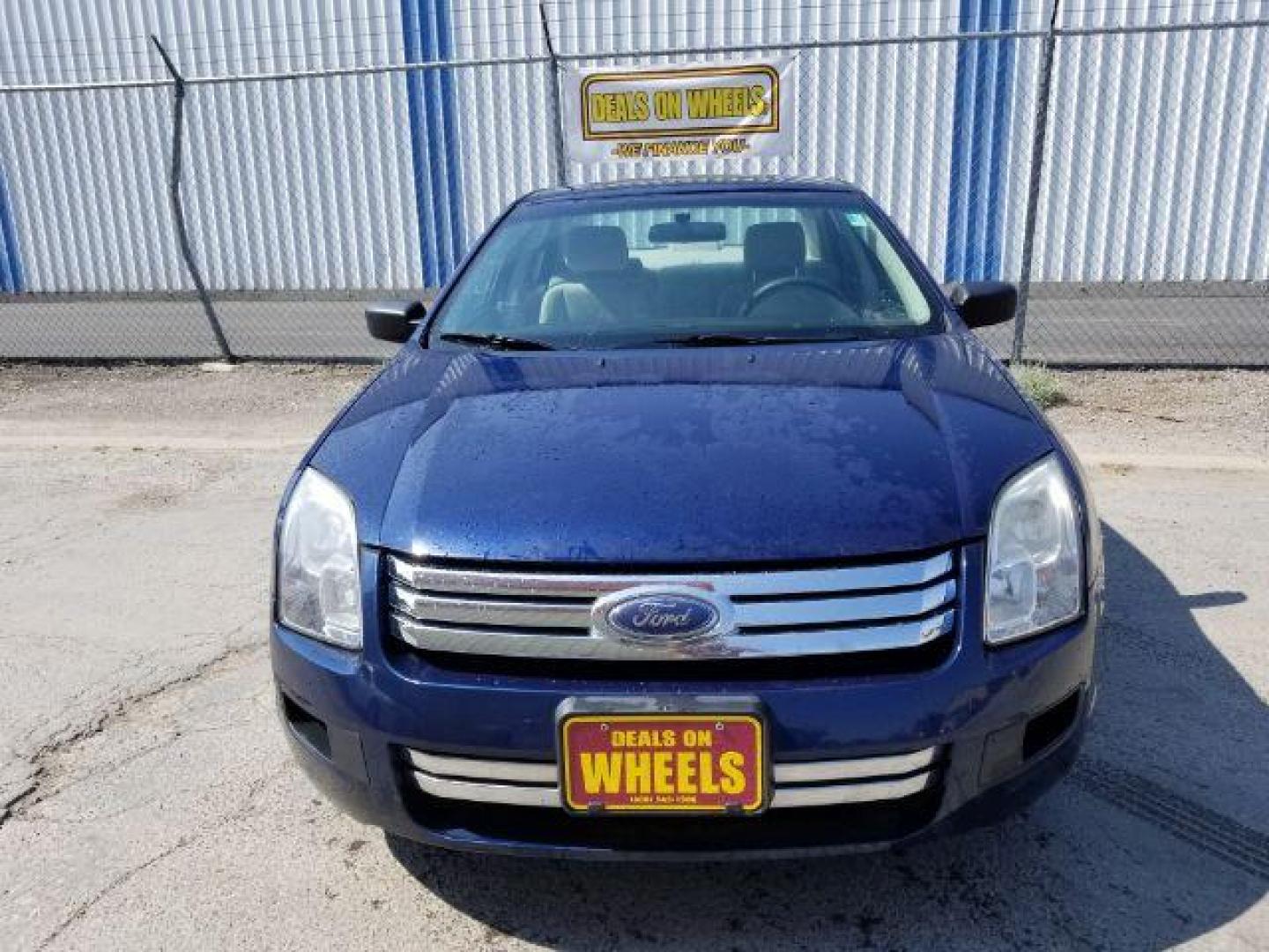 2007 Ford Fusion S (3FAHP06Z97R) with an 2.3L L4 DOHC 16V engine, located at 601 E. Idaho St., Kalispell, MT, 59901, 48.203983, -114.308662 - Photo#1