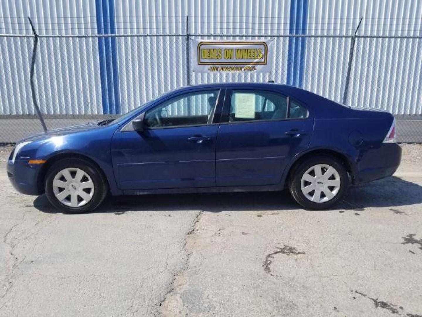 2007 Ford Fusion S (3FAHP06Z97R) with an 2.3L L4 DOHC 16V engine, located at 601 E. Idaho St., Kalispell, MT, 59901, 48.203983, -114.308662 - Photo#2