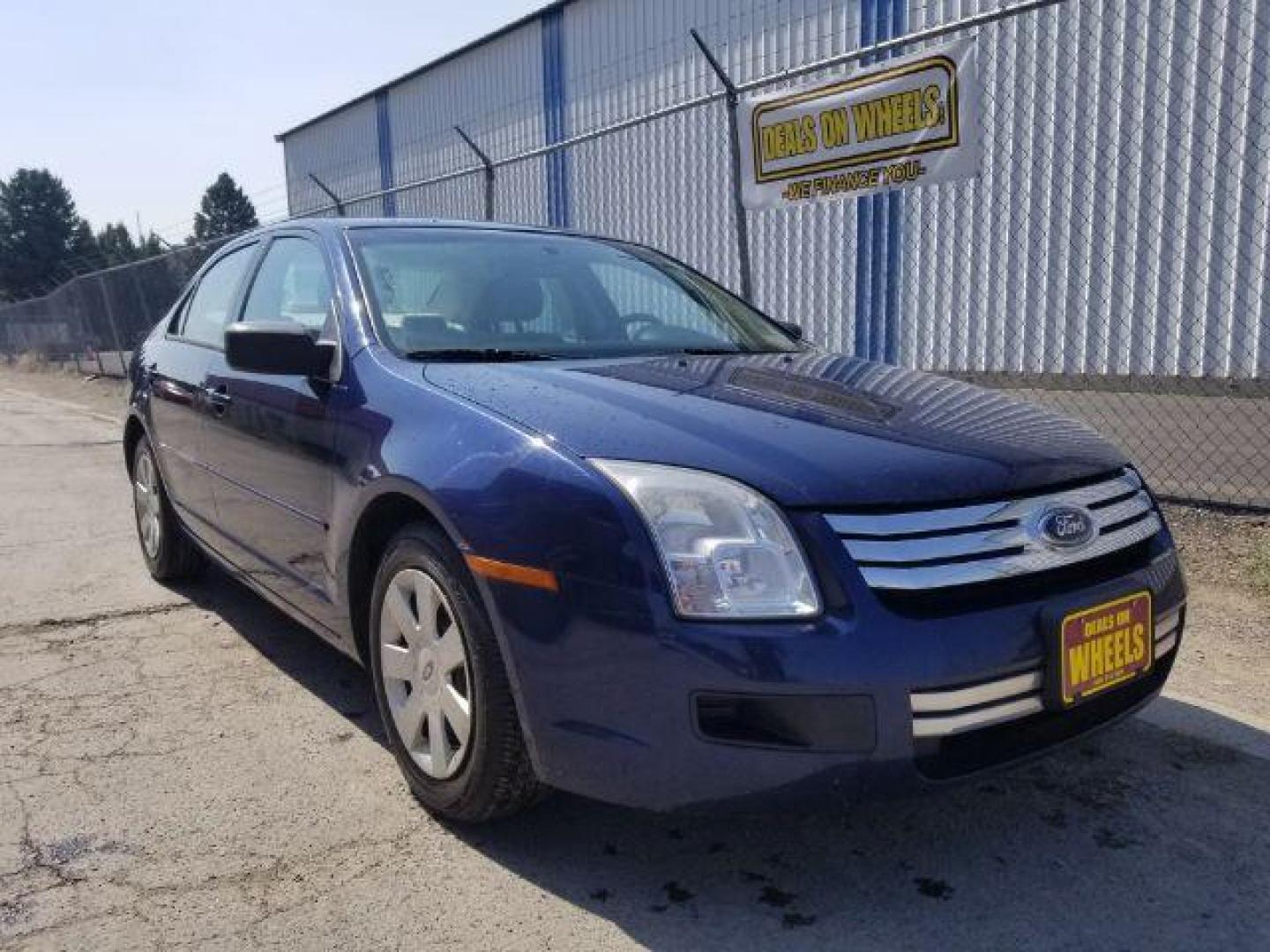 2007 Ford Fusion S (3FAHP06Z97R) with an 2.3L L4 DOHC 16V engine, located at 601 E. Idaho St., Kalispell, MT, 59901, 48.203983, -114.308662 - Photo#6