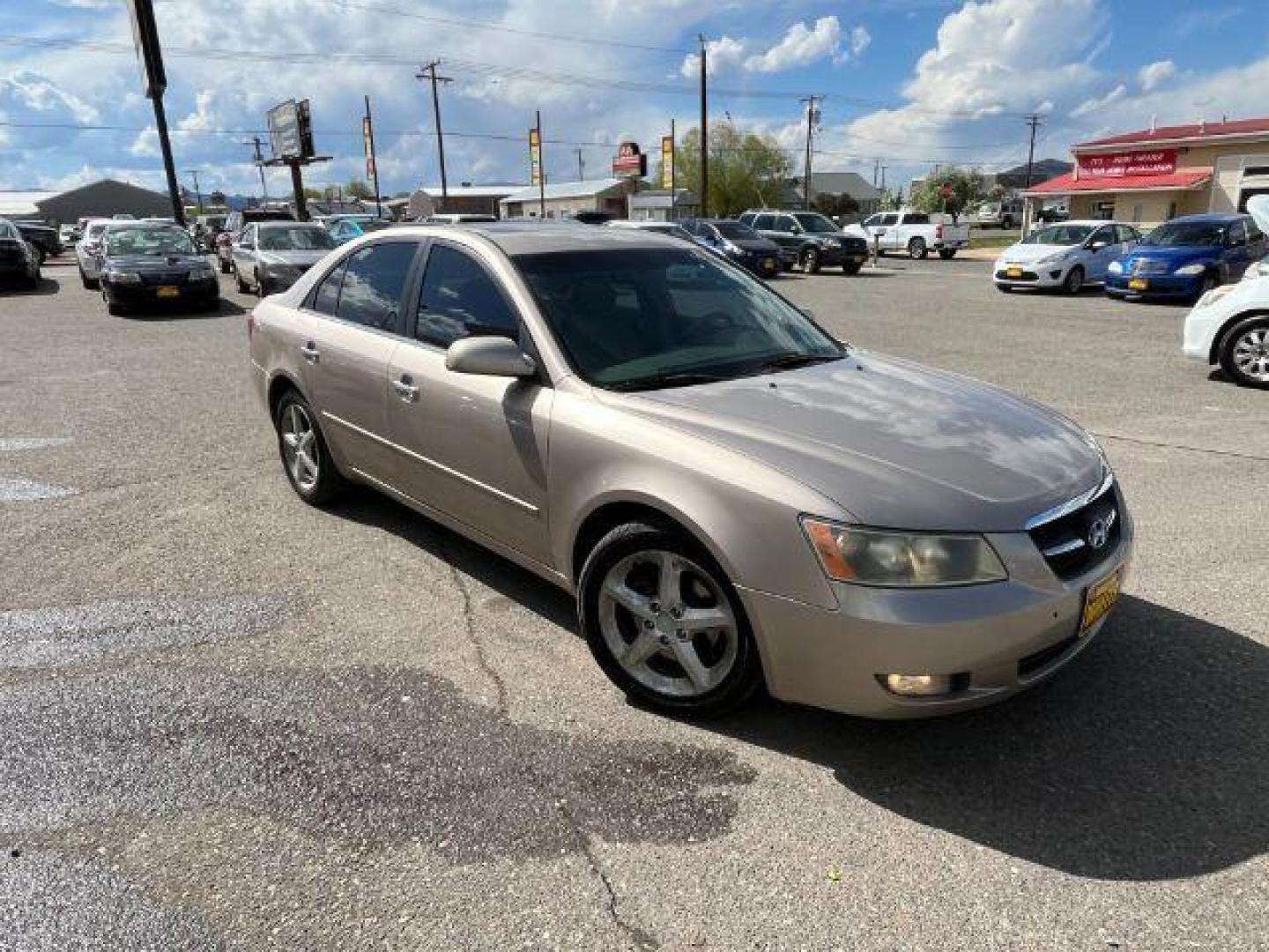 2007 Hyundai Sonata LTD XM (5NPEU46F87H) with an 3.3L V6 DOHC 24V engine, 5-Speed Automatic transmission, located at 1821 N Montana Ave., Helena, MT, 59601, 46.603447, -112.022781 - Photo#2