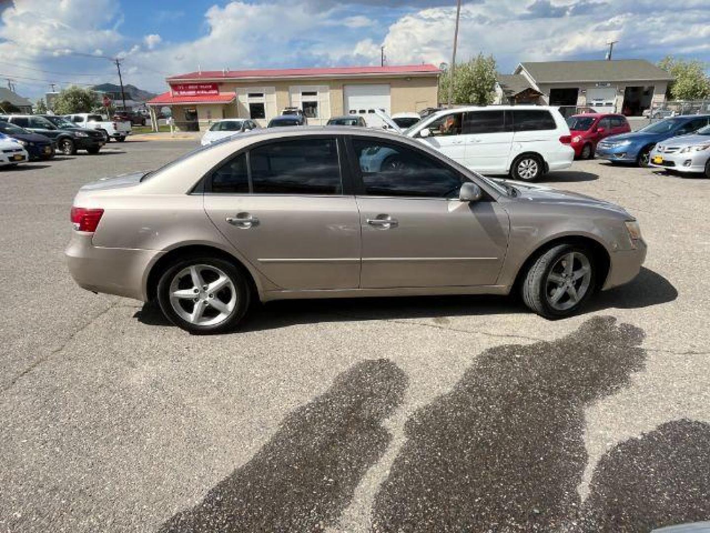 2007 Hyundai Sonata LTD XM (5NPEU46F87H) with an 3.3L V6 DOHC 24V engine, 5-Speed Automatic transmission, located at 1821 N Montana Ave., Helena, MT, 59601, 46.603447, -112.022781 - Photo#3