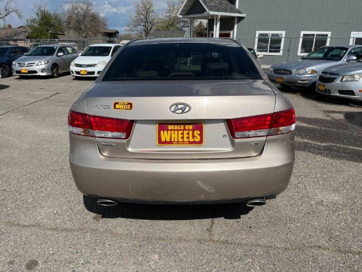 2007 Hyundai Sonata LTD XM (5NPEU46F87H) with an 3.3L V6 DOHC 24V engine, 5-Speed Automatic transmission, located at 1821 N Montana Ave., Helena, MT, 59601, 46.603447, -112.022781 - Photo#4