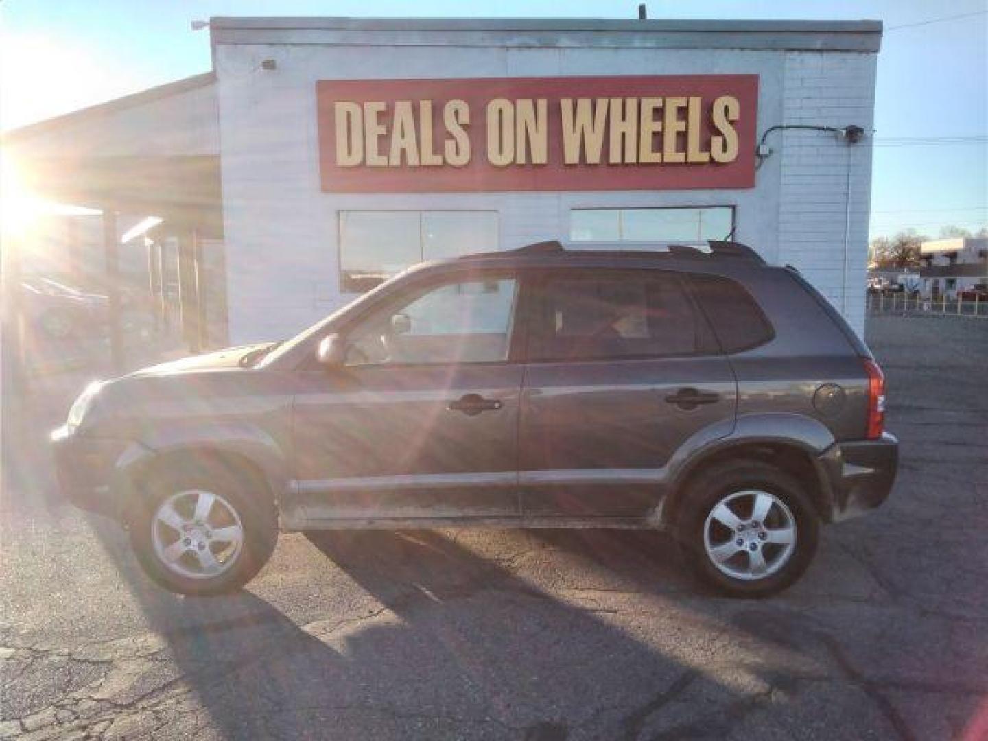 2007 Hyundai Tucson GLS 2.0 2WD (KM8JM12B67U) with an 2.0L L4 DOHC 16V engine, located at 4047 Montana Ave., Billings, MT, 59101, 45.770847, -108.529800 - Photo#7