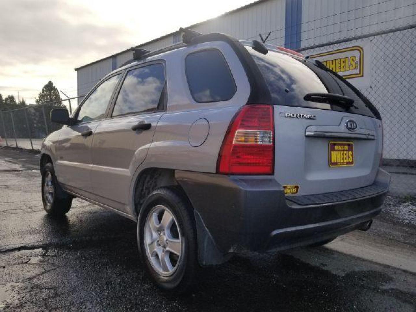 2007 Kia Sportage LX I4 4WD (KNDJE724X77) with an 2.0L L4 DOHC 16V engine, 5-Speed Manual transmission, located at 4801 10th Ave S,, Great Falls, MT, 59405, 47.494347, -111.229942 - Photo#5