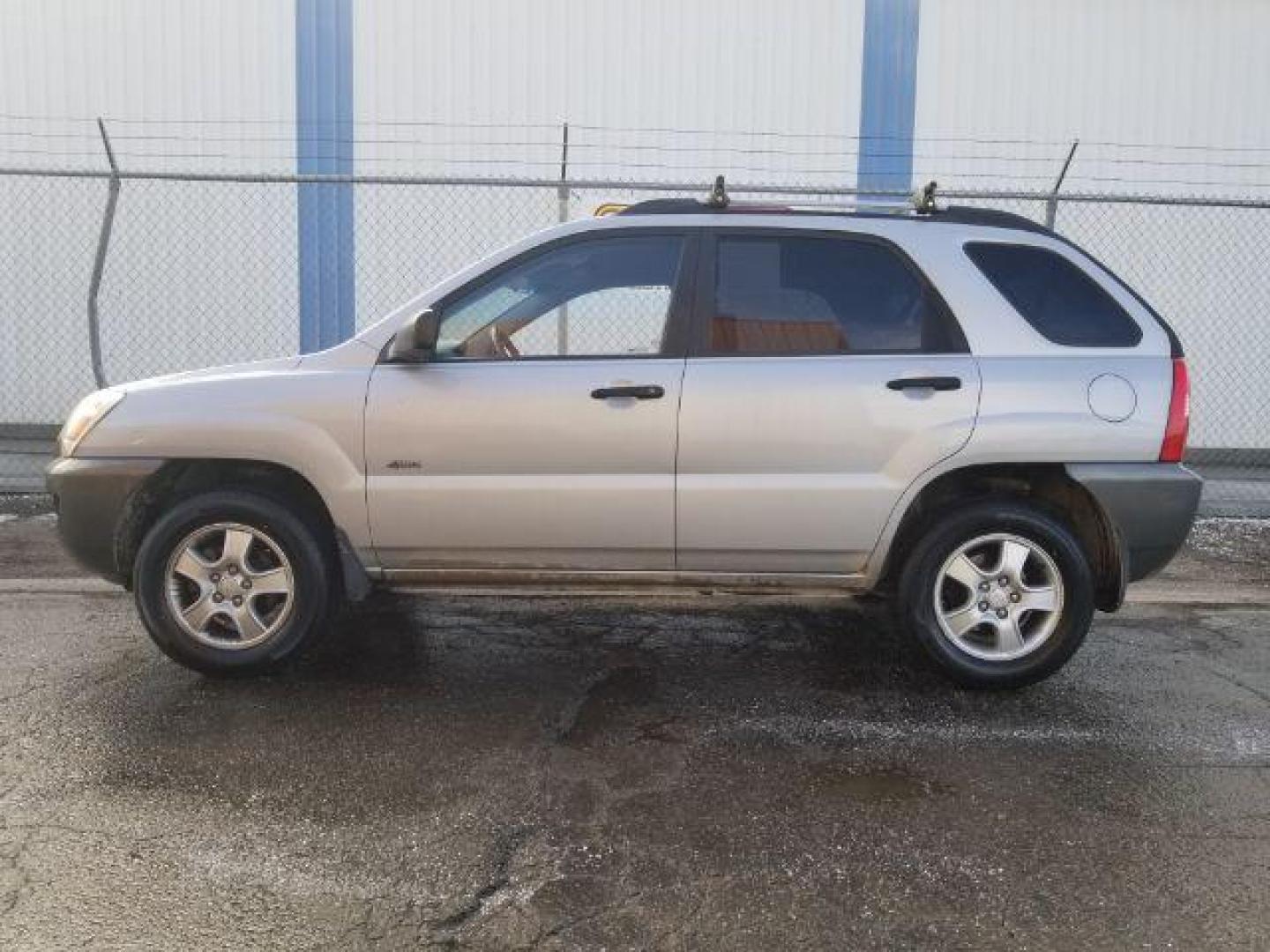 2007 Kia Sportage LX I4 4WD (KNDJE724X77) with an 2.0L L4 DOHC 16V engine, 5-Speed Manual transmission, located at 4801 10th Ave S,, Great Falls, MT, 59405, 47.494347, -111.229942 - Photo#6