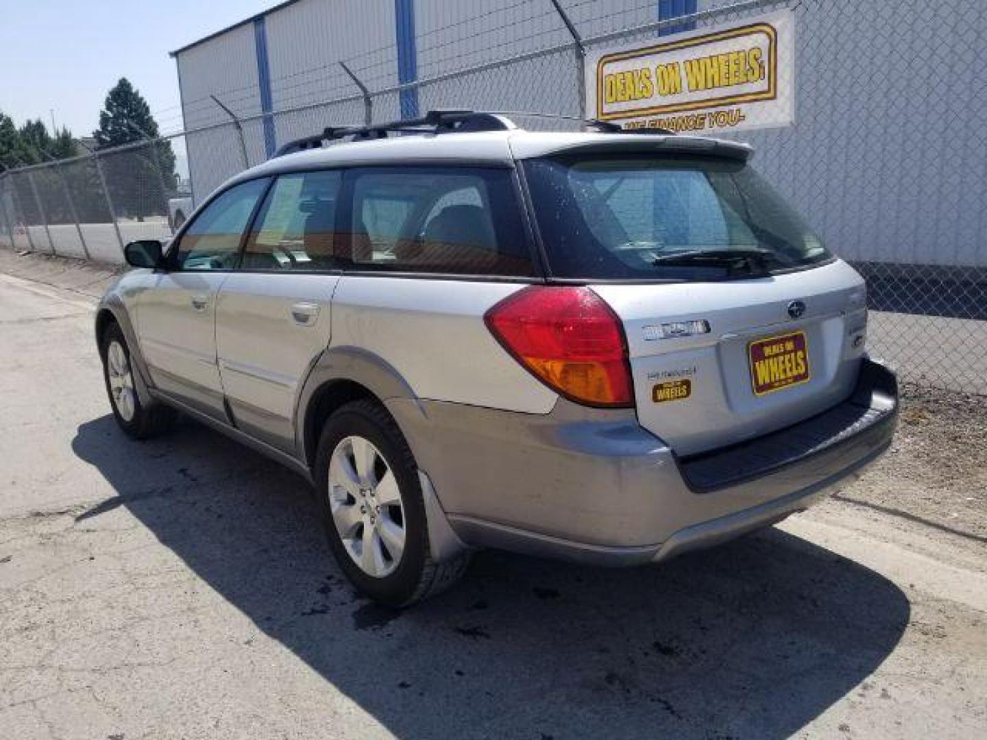 2007 Subaru Outback 2.5i Limited Wagon (4S4BP62C977) with an 2.5L H4 SOHC 16V engine, 4-Speed Automatic transmission, located at 1800 West Broadway, Missoula, 59808, (406) 543-1986, 46.881348, -114.023628 - Photo#3