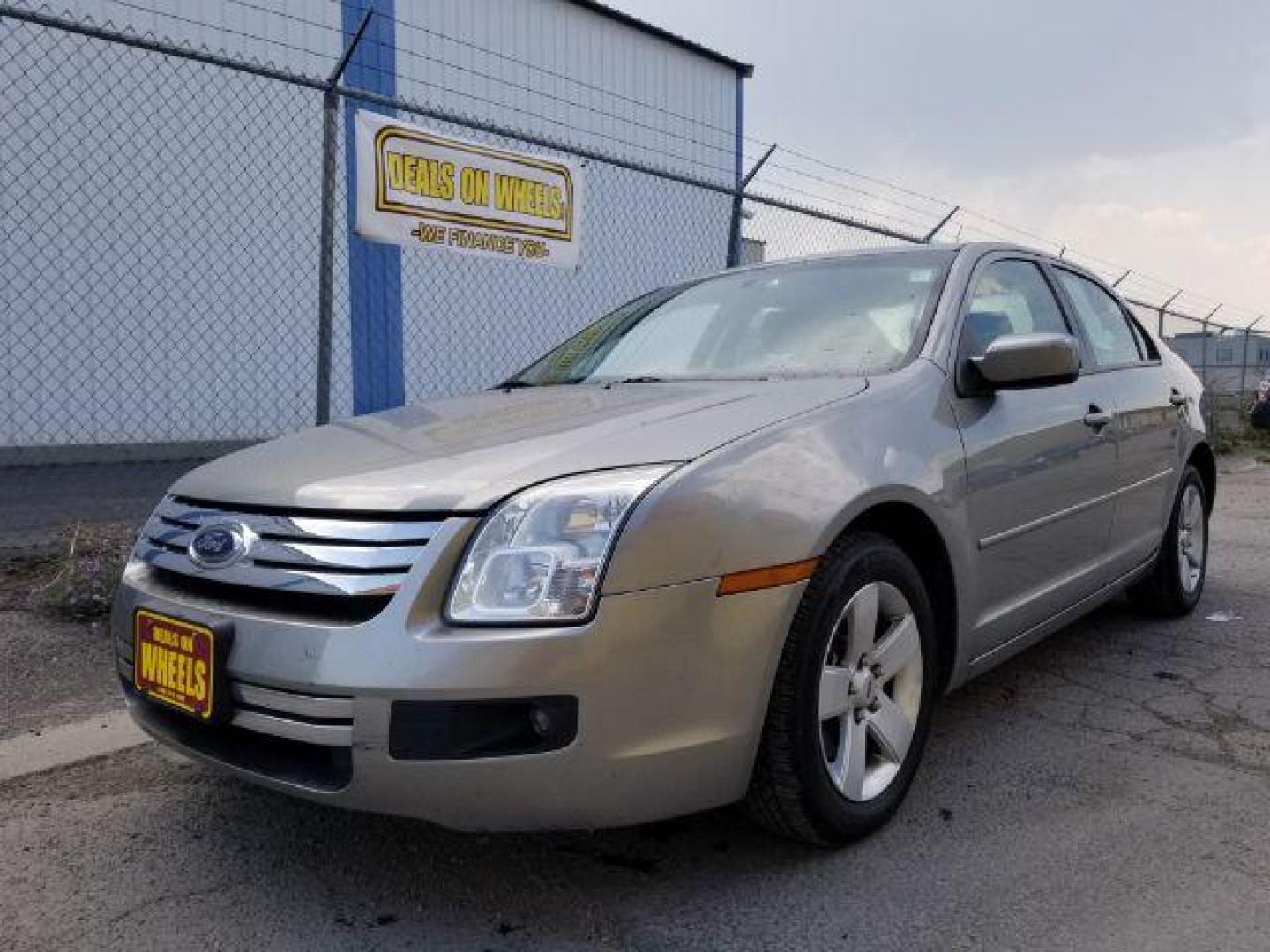 2008 Ford Fusion SE (3FAHP07Z48R) with an 2.3L L4 DOHC 16V engine, located at 601 E. Idaho St., Kalispell, MT, 59901, 48.203983, -114.308662 - Photo#0