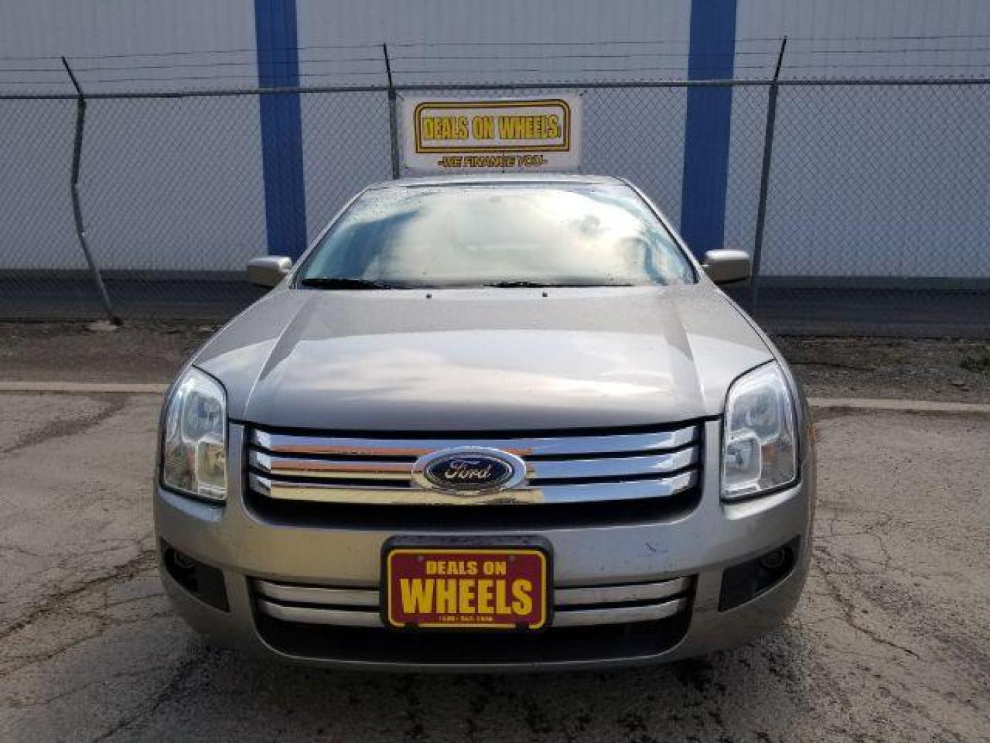 2008 Ford Fusion SE (3FAHP07Z48R) with an 2.3L L4 DOHC 16V engine, located at 601 E. Idaho St., Kalispell, MT, 59901, 48.203983, -114.308662 - Photo#1