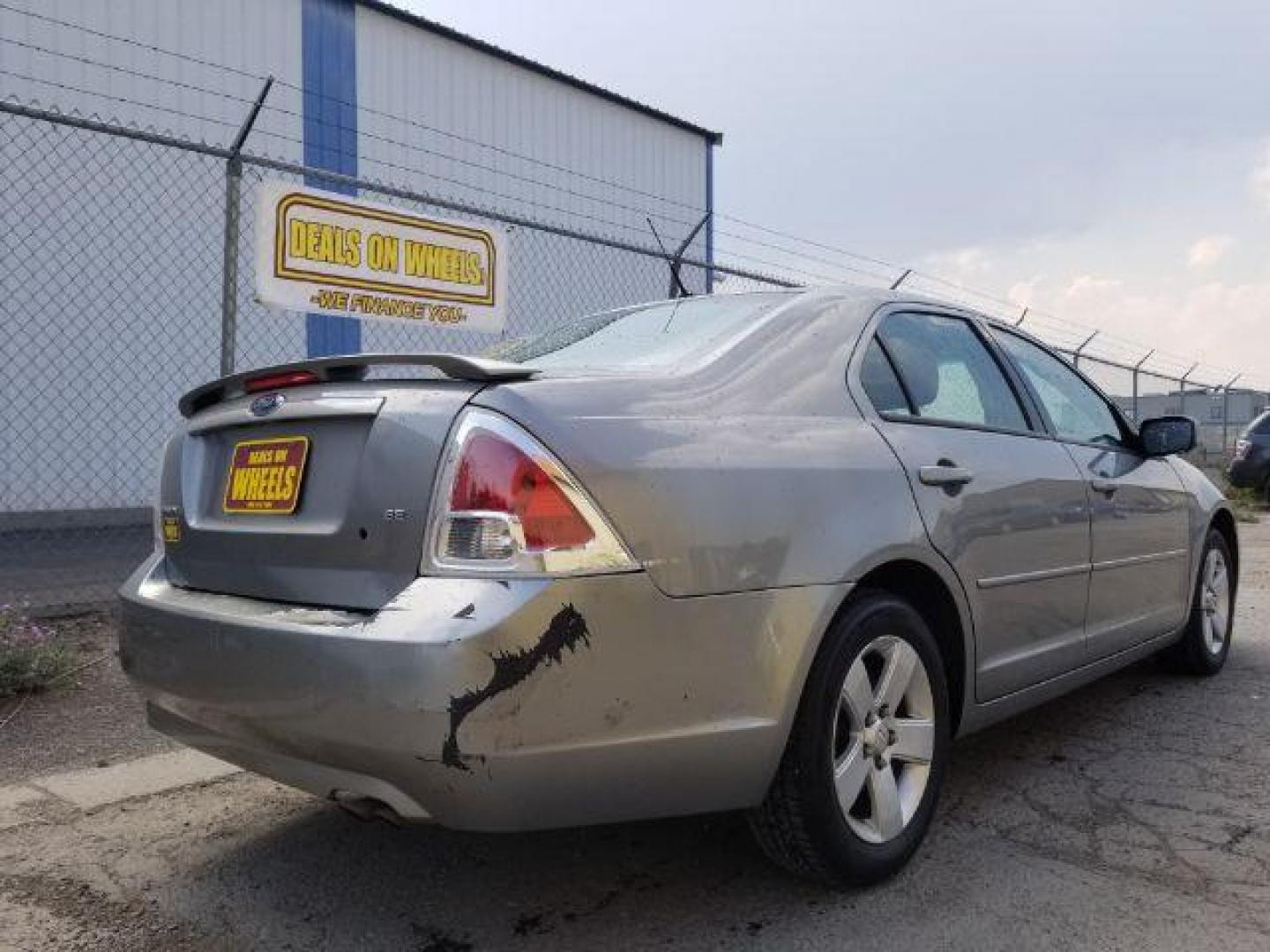 2008 Ford Fusion SE (3FAHP07Z48R) with an 2.3L L4 DOHC 16V engine, located at 601 E. Idaho St., Kalispell, MT, 59901, 48.203983, -114.308662 - Photo#4