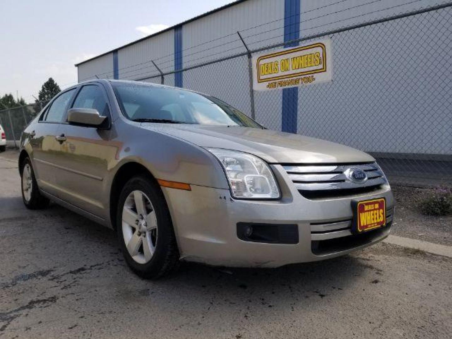 2008 Ford Fusion SE (3FAHP07Z48R) with an 2.3L L4 DOHC 16V engine, located at 601 E. Idaho St., Kalispell, MT, 59901, 48.203983, -114.308662 - Photo#5