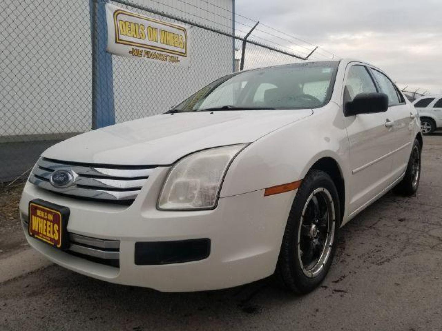 2008 Ford Fusion S (3FAHP06Z58R) with an 2.3L L4 DOHC 16V engine, located at 601 E. Idaho St., Kalispell, MT, 59901, 48.203983, -114.308662 - Photo#0