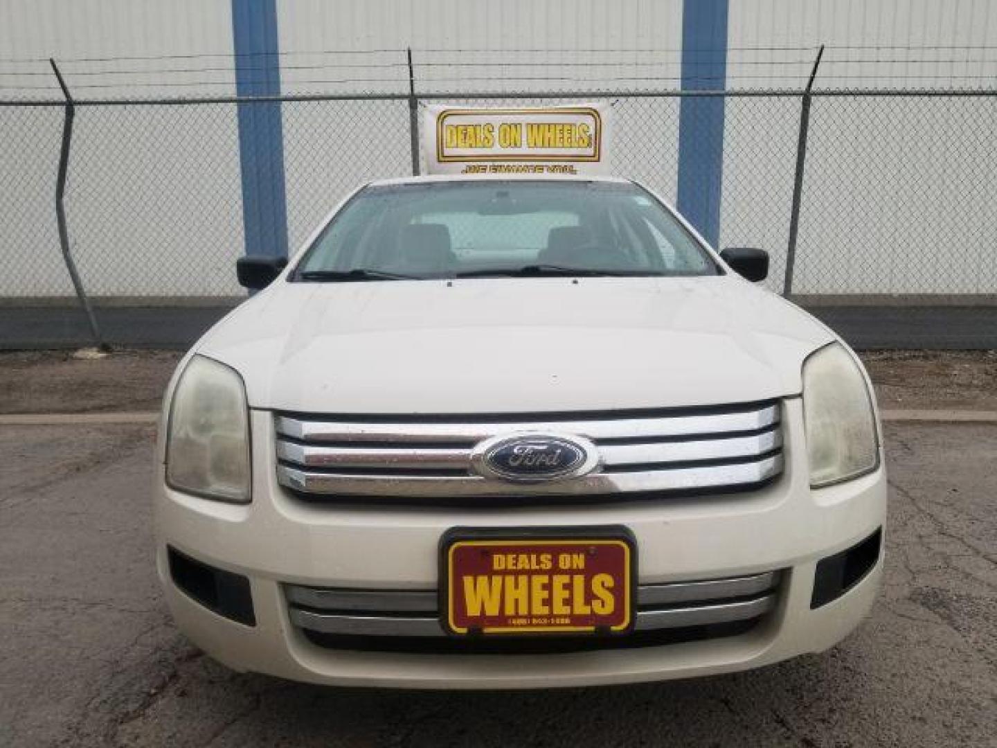 2008 Ford Fusion S (3FAHP06Z58R) with an 2.3L L4 DOHC 16V engine, located at 601 E. Idaho St., Kalispell, MT, 59901, 48.203983, -114.308662 - Photo#1