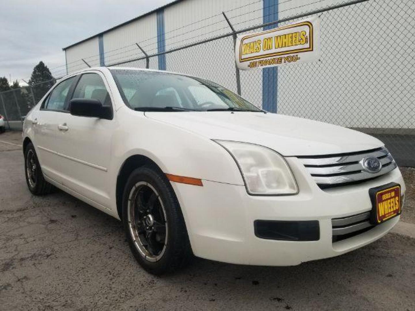 2008 Ford Fusion S (3FAHP06Z58R) with an 2.3L L4 DOHC 16V engine, located at 601 E. Idaho St., Kalispell, MT, 59901, 48.203983, -114.308662 - Photo#2