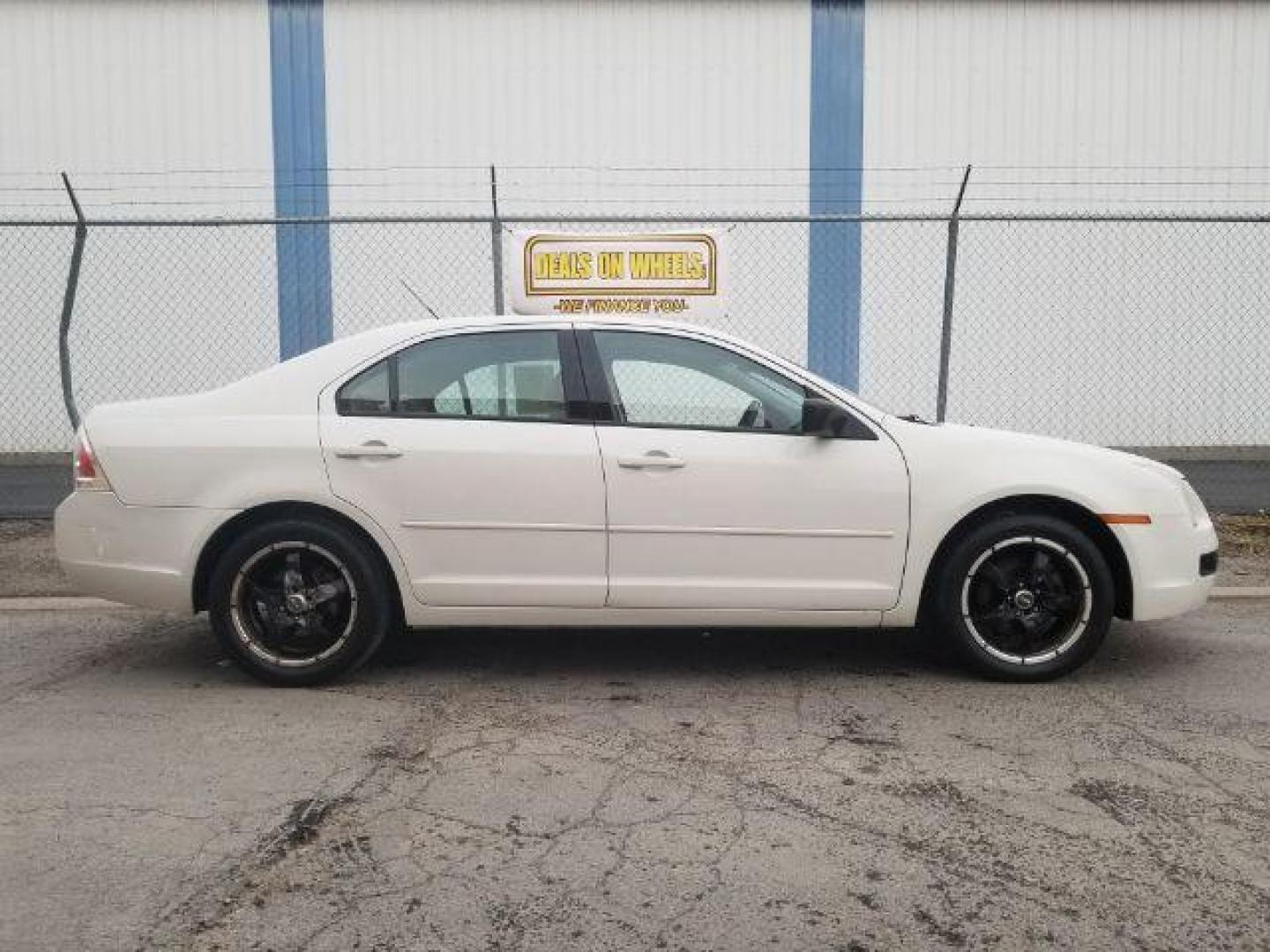 2008 Ford Fusion S (3FAHP06Z58R) with an 2.3L L4 DOHC 16V engine, located at 601 E. Idaho St., Kalispell, MT, 59901, 48.203983, -114.308662 - Photo#3