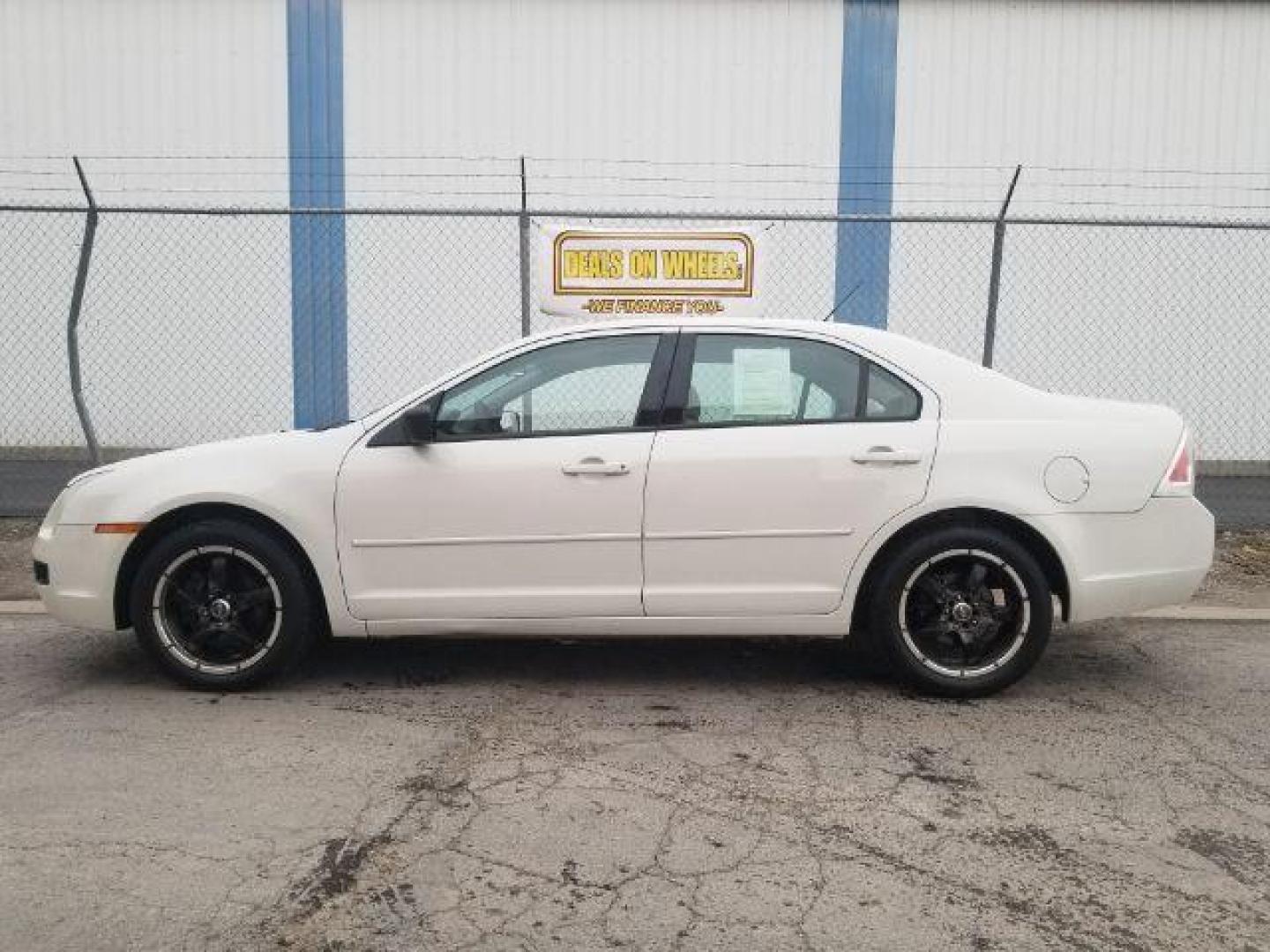 2008 Ford Fusion S (3FAHP06Z58R) with an 2.3L L4 DOHC 16V engine, located at 601 E. Idaho St., Kalispell, MT, 59901, 48.203983, -114.308662 - Photo#6