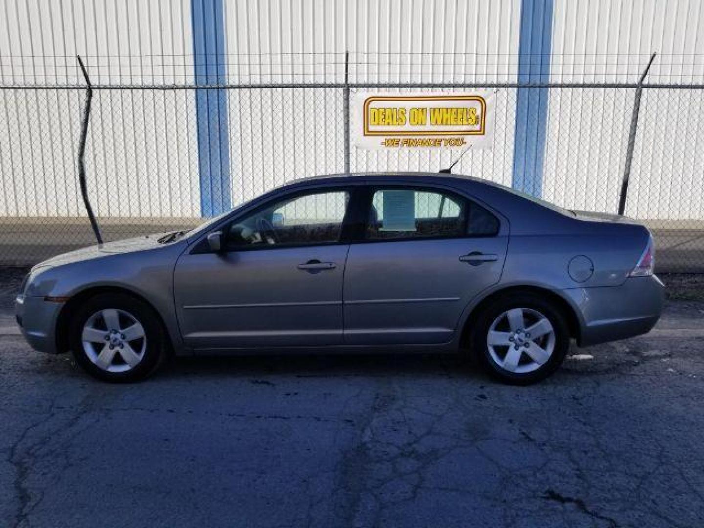 2008 Ford Fusion V6 SE (3FAHP07108R) with an 3.0L V6 DOHC 24V engine, located at 1800 West Broadway, Missoula, 59808, (406) 543-1986, 46.881348, -114.023628 - Photo#2