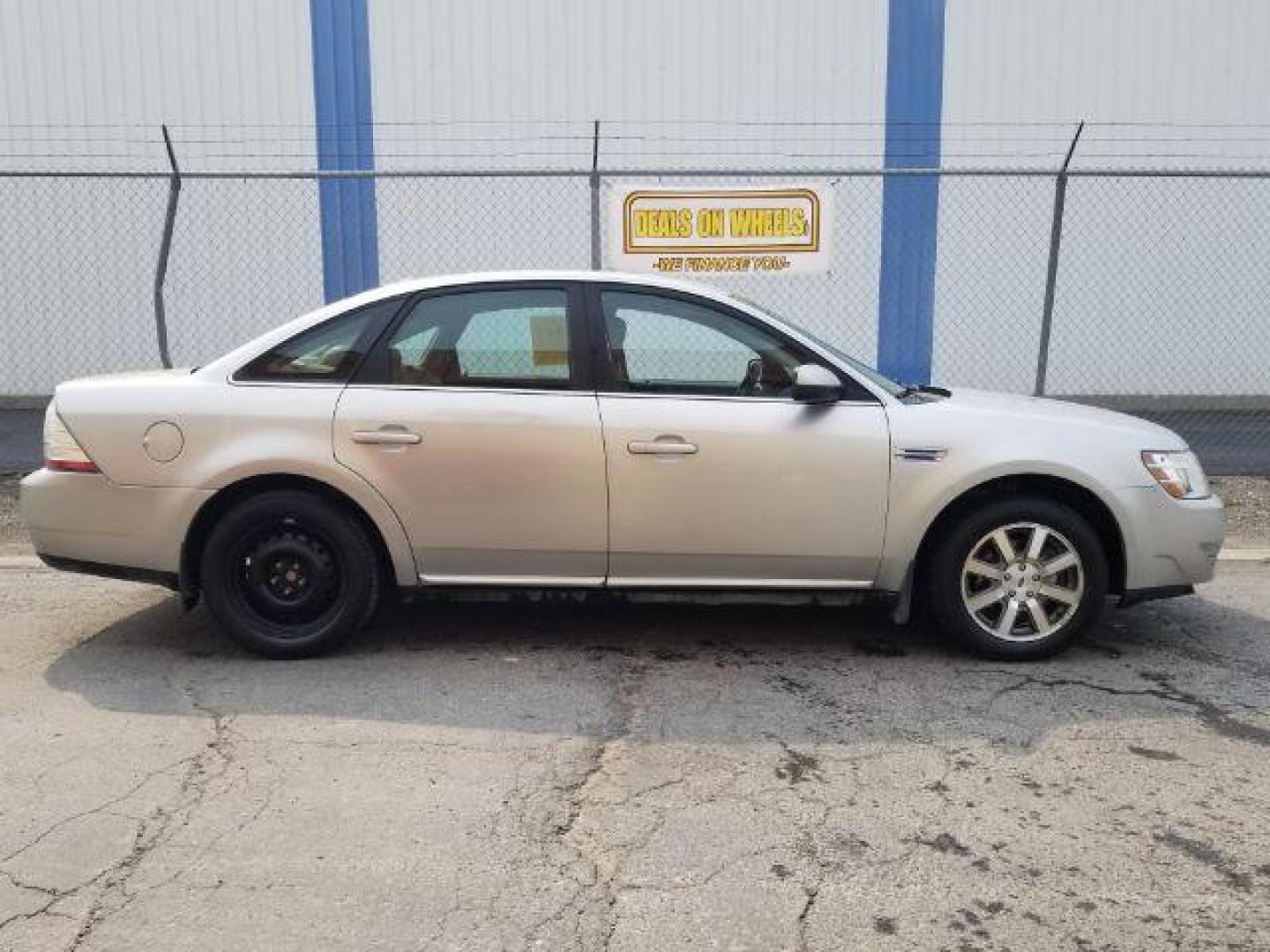 2008 Silver Birch Metalli Ford Taurus SEL (1FAHP24W08G) with an 3.5L V6 DOHC 24V engine, 6-Speed Automatic transmission, located at 4801 10th Ave S,, Great Falls, MT, 59405, 47.494347, -111.229942 - Photo#5