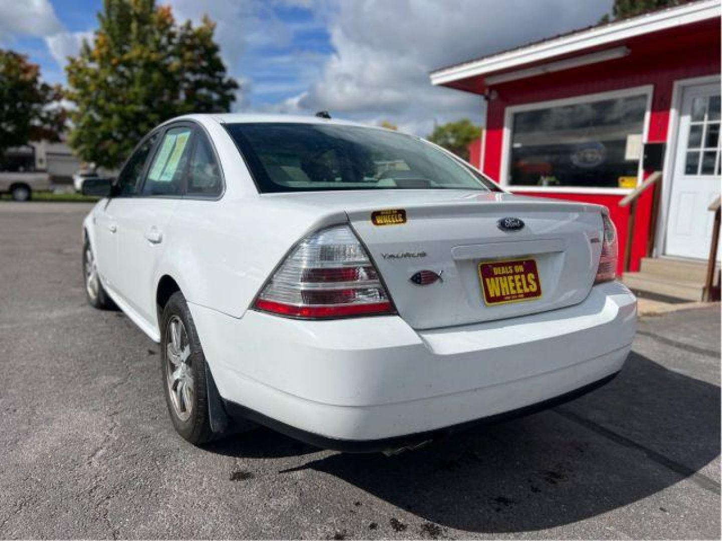 2008 Ford Taurus SEL (1FAHP24W48G) with an 3.5L V6 DOHC 24V engine, 6-Speed Automatic transmission, located at 601 E. Idaho St., Kalispell, MT, 59901, 48.203983, -114.308662 - Photo#2