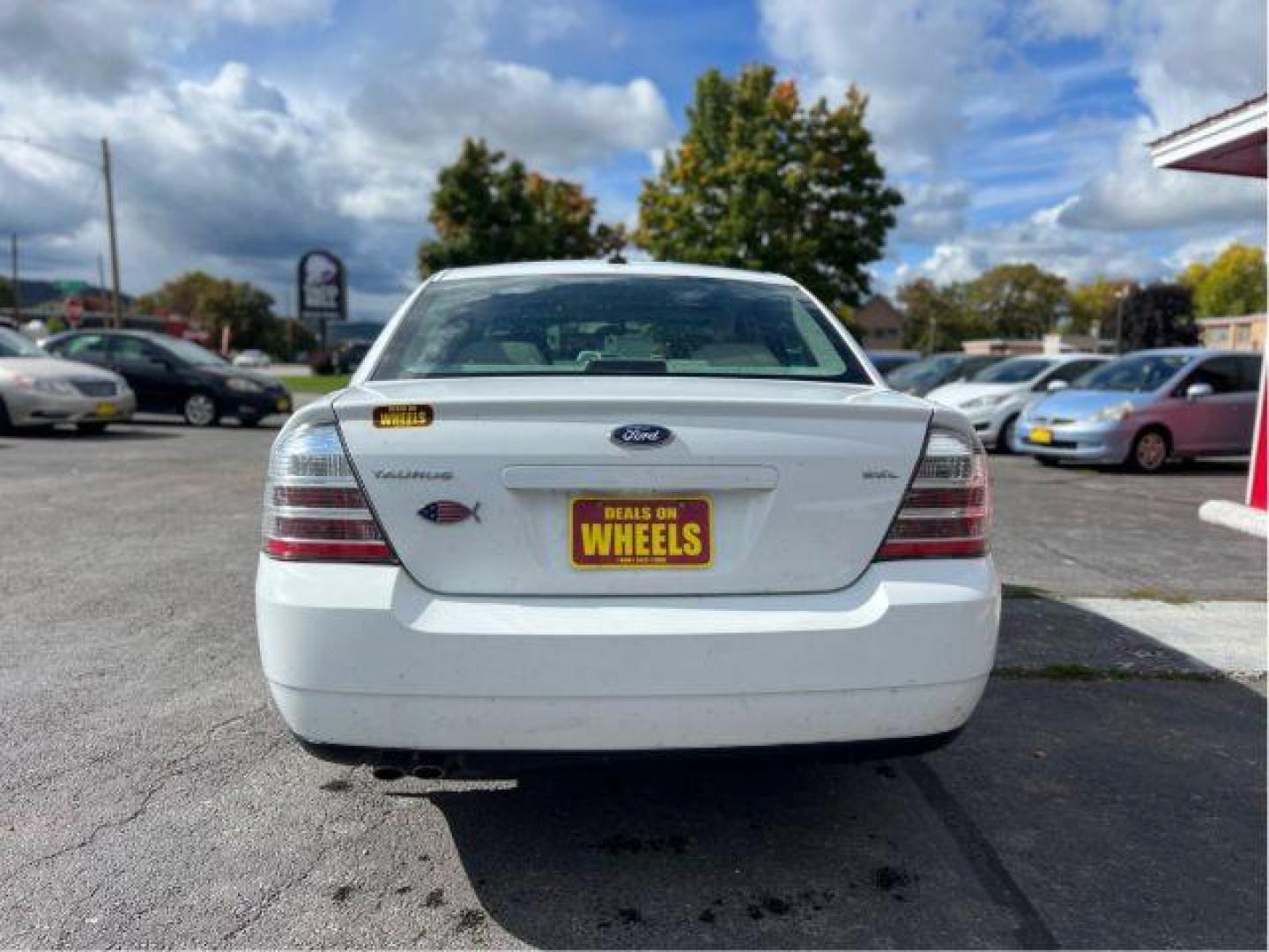 2008 Ford Taurus SEL (1FAHP24W48G) with an 3.5L V6 DOHC 24V engine, 6-Speed Automatic transmission, located at 601 E. Idaho St., Kalispell, MT, 59901, 48.203983, -114.308662 - Photo#3