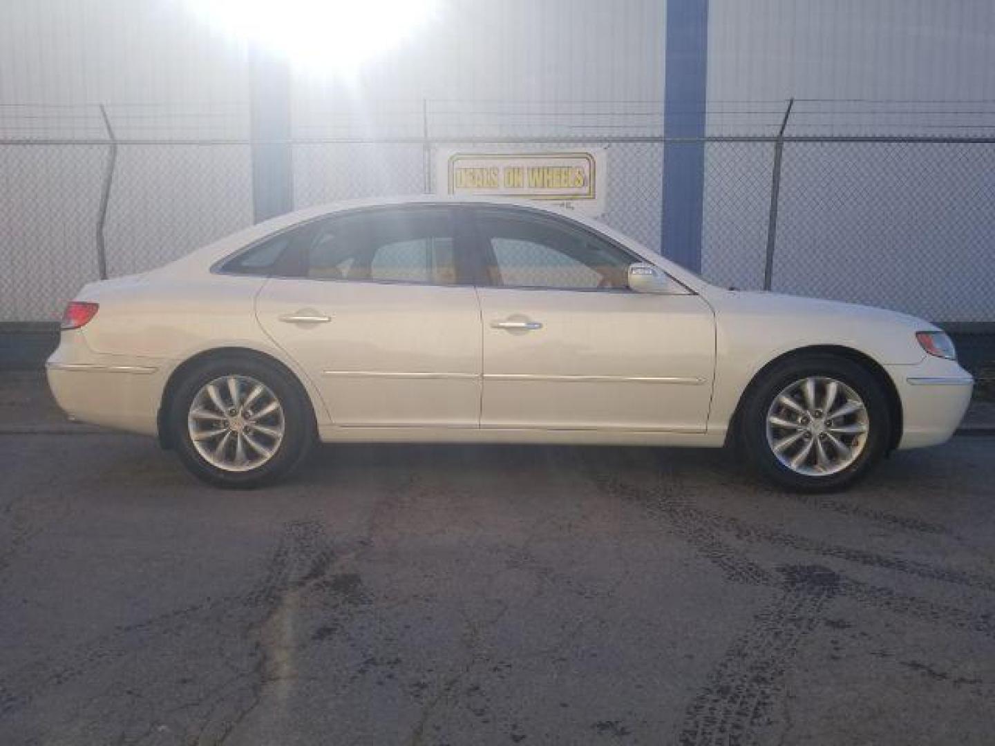 2008 Hyundai Azera Limited (KMHFC46F58A) with an 3.8L V6 DOHC 24V engine, 5-Speed Automatic transmission, located at 4801 10th Ave S,, Great Falls, MT, 59405, 47.494347, -111.229942 - Photo#3