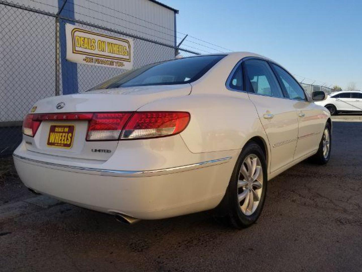 2008 Hyundai Azera Limited (KMHFC46F58A) with an 3.8L V6 DOHC 24V engine, 5-Speed Automatic transmission, located at 4801 10th Ave S,, Great Falls, MT, 59405, 47.494347, -111.229942 - Photo#4