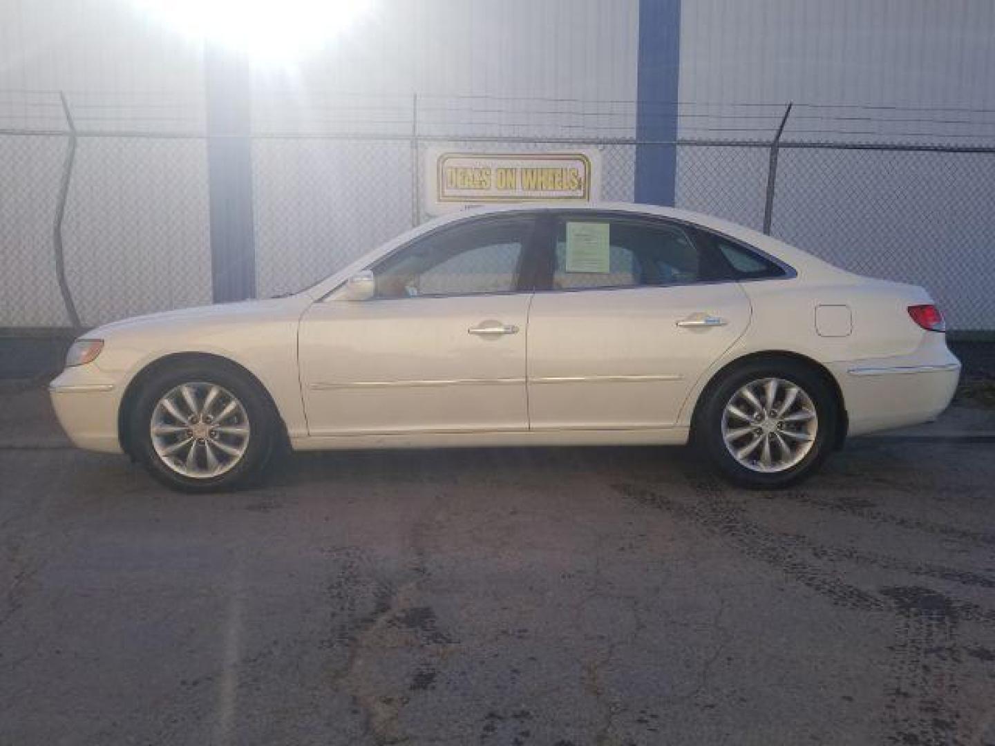 2008 Hyundai Azera Limited (KMHFC46F58A) with an 3.8L V6 DOHC 24V engine, 5-Speed Automatic transmission, located at 4801 10th Ave S,, Great Falls, MT, 59405, 47.494347, -111.229942 - Photo#6