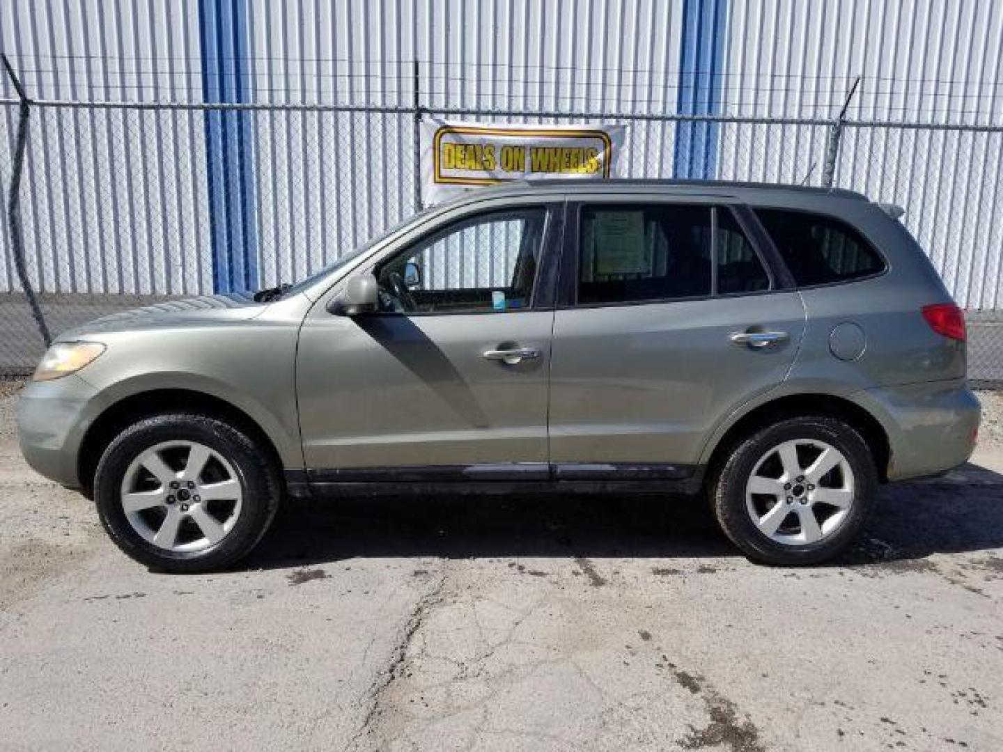 2008 Hyundai Santa Fe Limited AWD (5NMSH73E18H) with an 3.3L V6 DOHC 24V engine, 5-Speed Automatic transmission, located at 1821 N Montana Ave., Helena, MT, 59601, 46.603447, -112.022781 - Photo#12