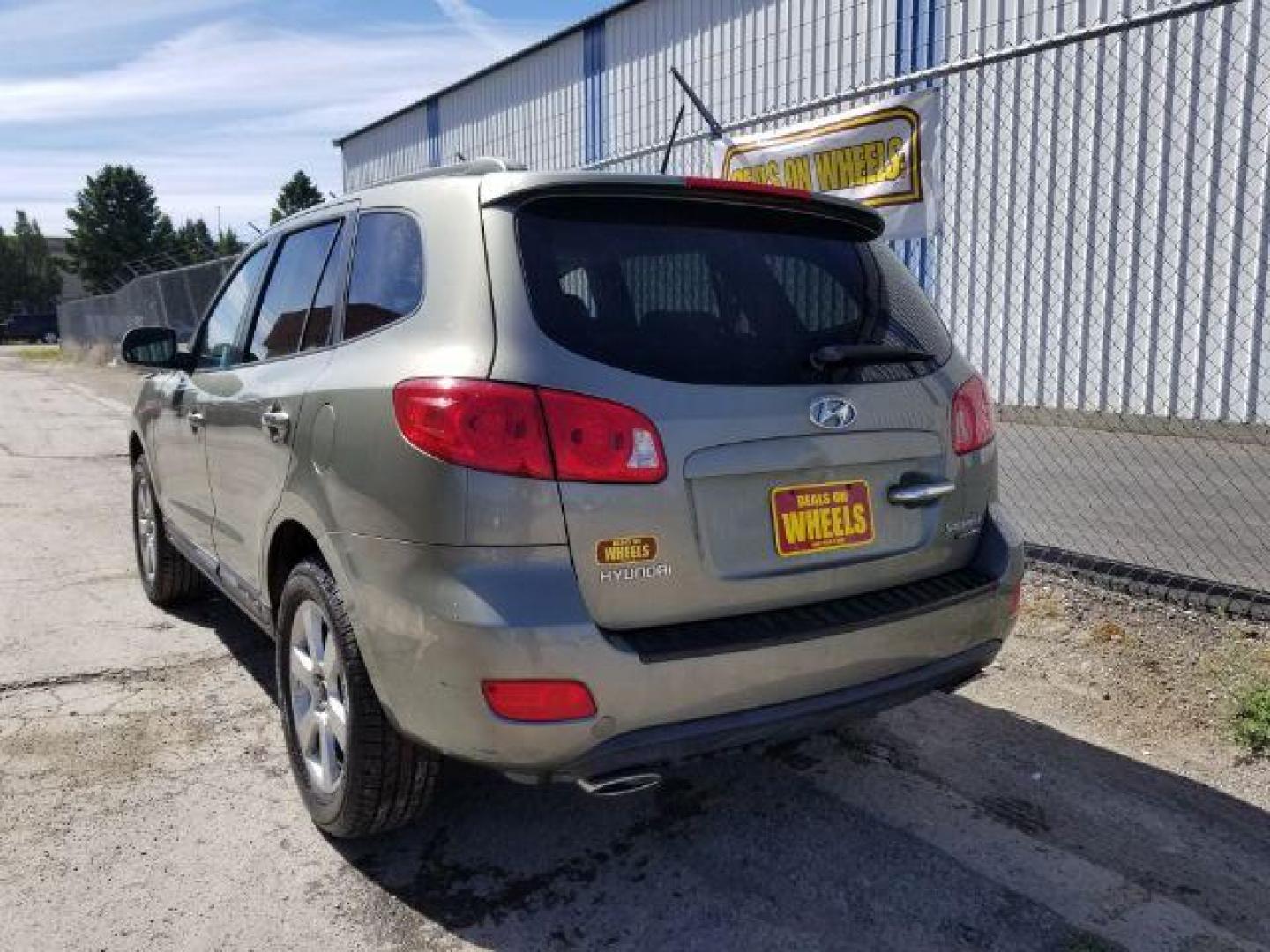 2008 Hyundai Santa Fe Limited AWD (5NMSH73E18H) with an 3.3L V6 DOHC 24V engine, 5-Speed Automatic transmission, located at 1821 N Montana Ave., Helena, MT, 59601, 46.603447, -112.022781 - Photo#13