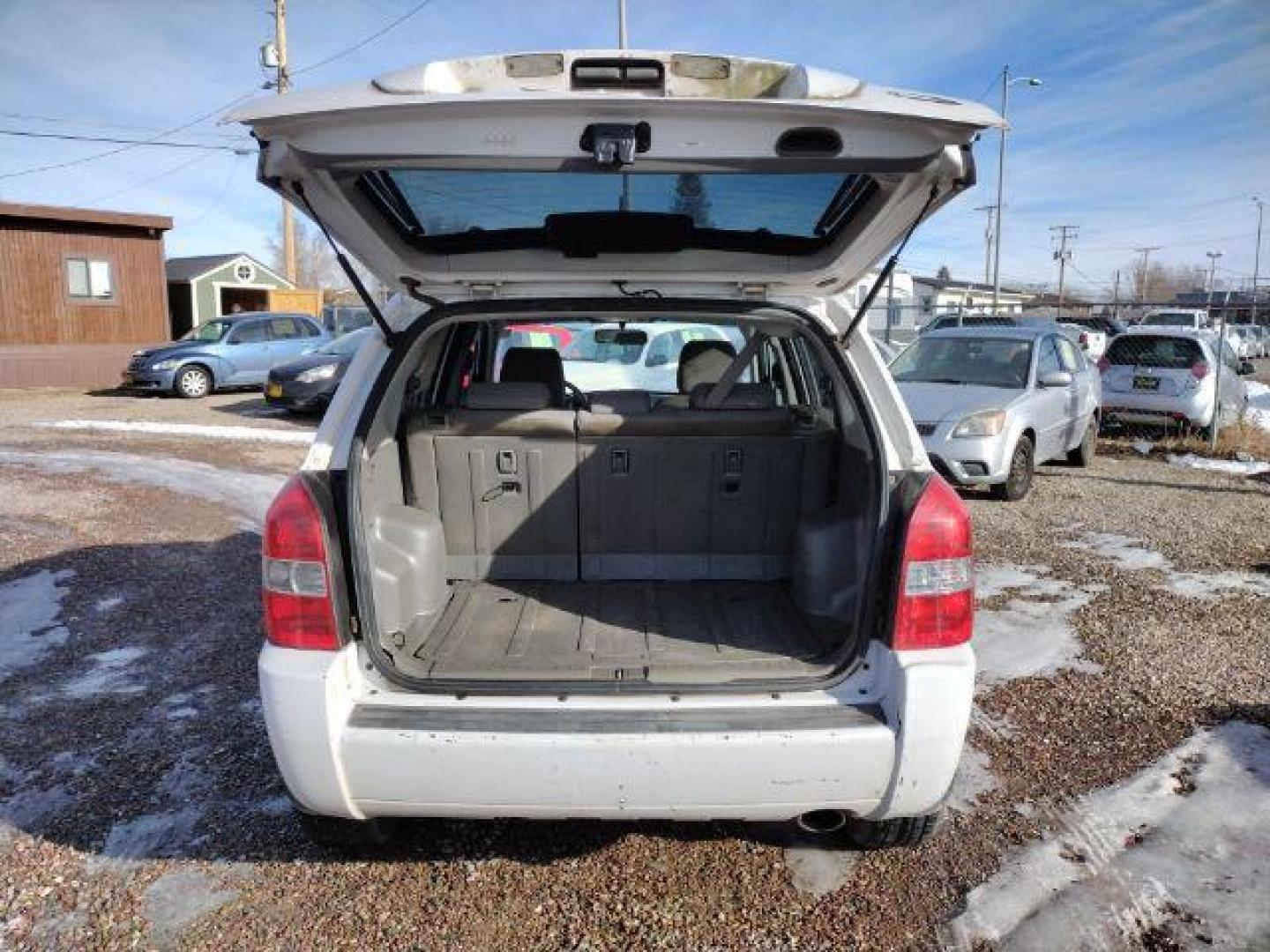 2008 Hyundai Tucson GLS 2.0 2WD (KM8JM12B88U) with an 2.0L L4 DOHC 16V engine, 4-Speed Automatic transmission, located at 4801 10th Ave S,, Great Falls, MT, 59405, 47.494347, -111.229942 - Photo#12