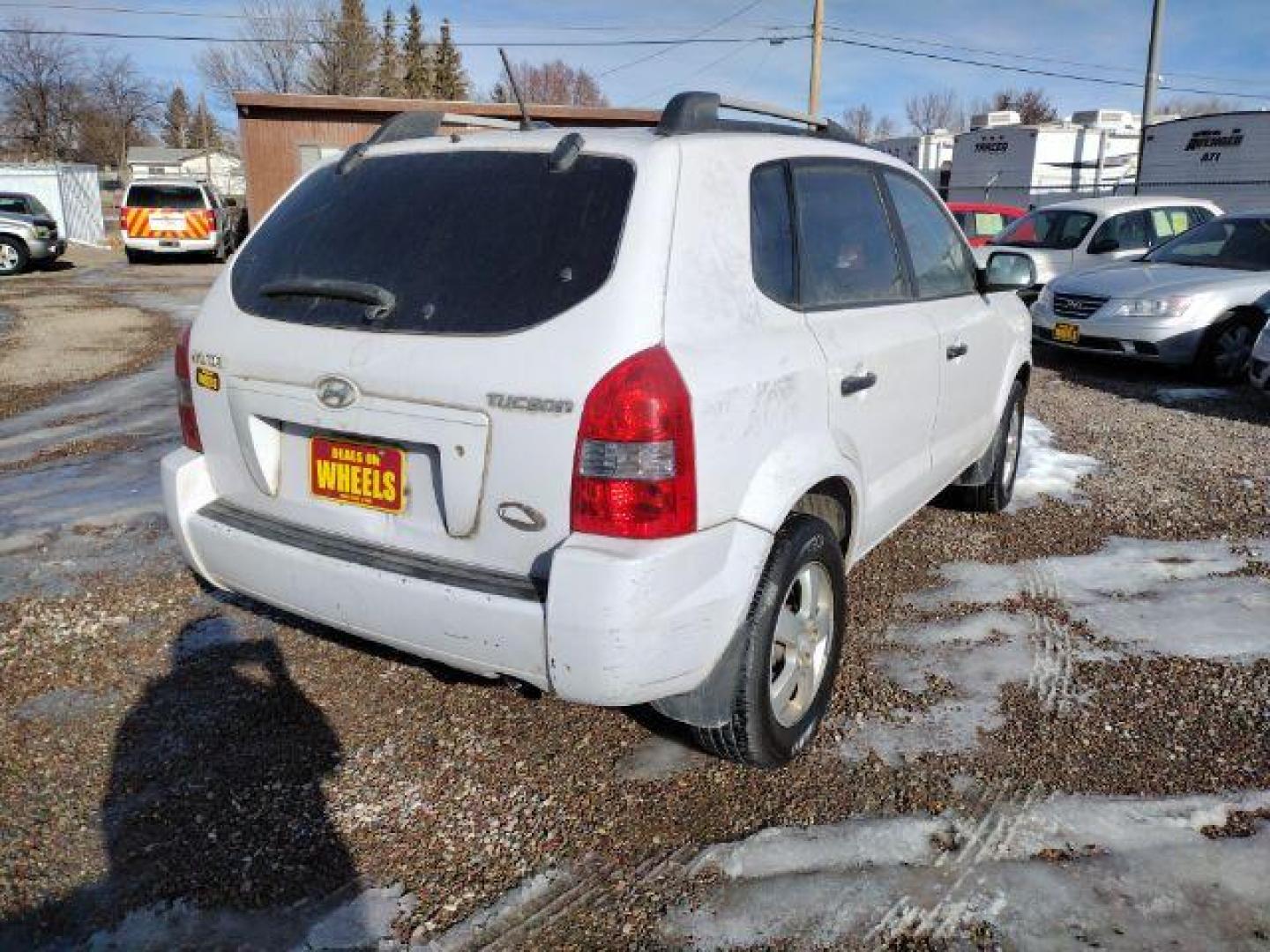 2008 Hyundai Tucson GLS 2.0 2WD (KM8JM12B88U) with an 2.0L L4 DOHC 16V engine, 4-Speed Automatic transmission, located at 4801 10th Ave S,, Great Falls, MT, 59405, 47.494347, -111.229942 - Photo#4