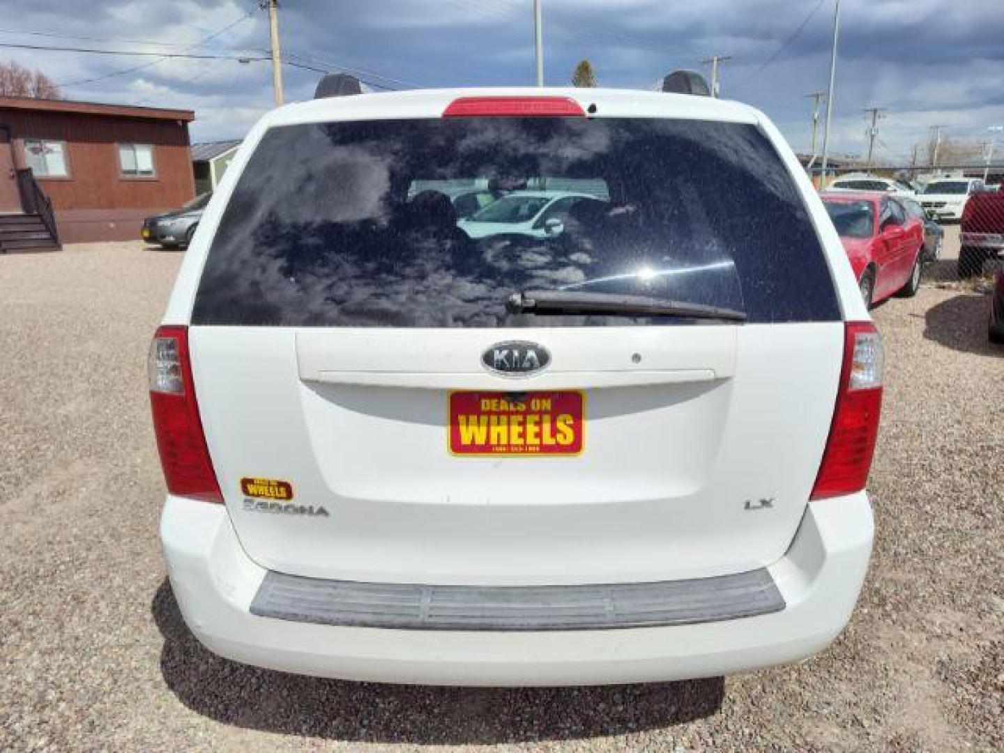 2008 Clear White Kia Sedona LX LWB (KNDMB233686) with an 3.8L V6 DOHC 24V engine, 5-Speed Automatic transmission, located at 4801 10th Ave S,, Great Falls, MT, 59405, 47.494347, -111.229942 - Photo#3