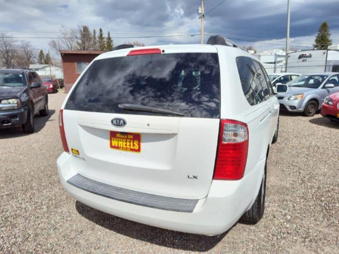 2008 Clear White Kia Sedona LX LWB (KNDMB233686) with an 3.8L V6 DOHC 24V engine, 5-Speed Automatic transmission, located at 4801 10th Ave S,, Great Falls, MT, 59405, 47.494347, -111.229942 - Photo#4