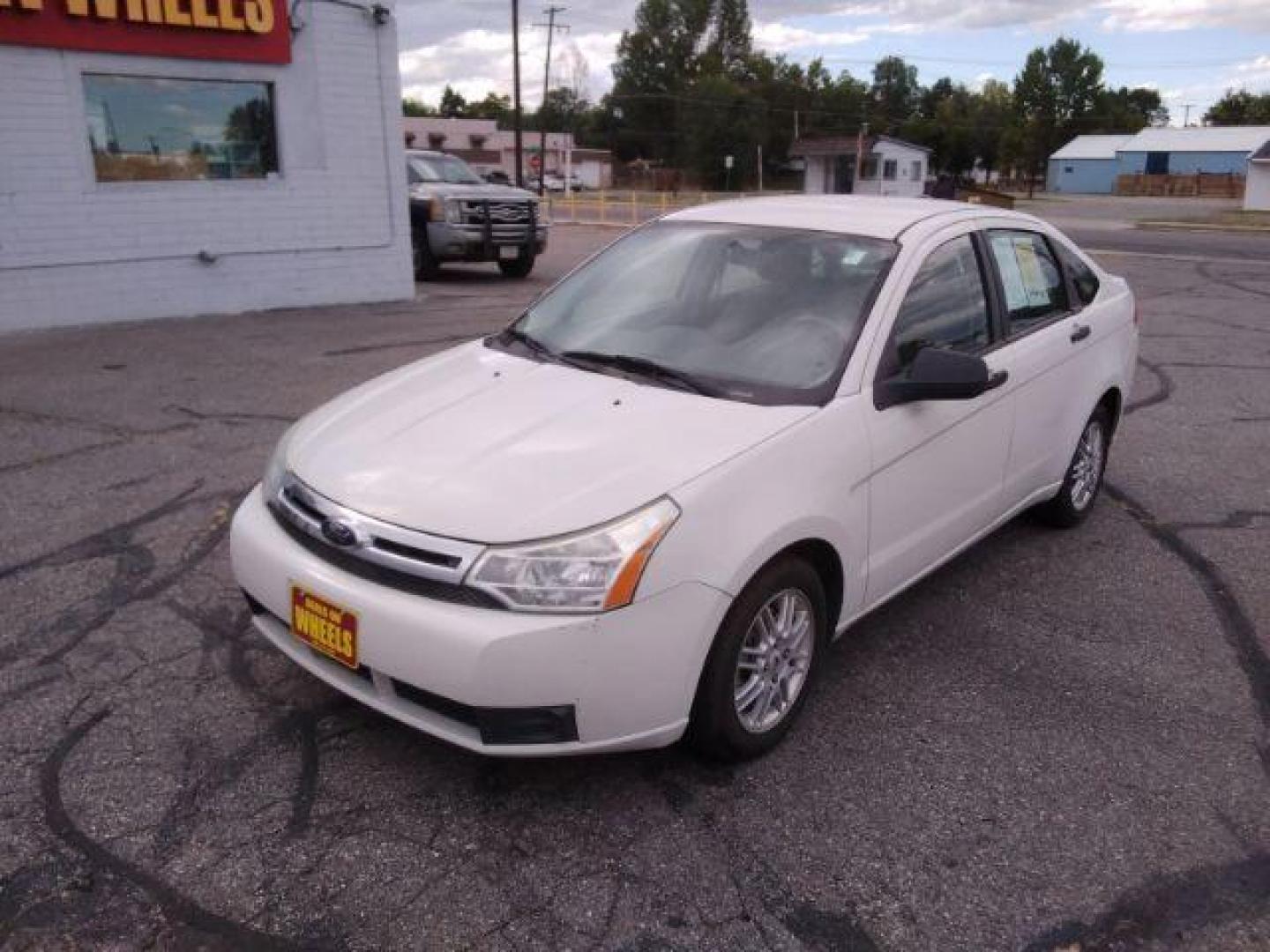 2009 Ford Focus SE Sedan (1FAHP35N29W) with an 2.0L L4 DOHC 16V engine, located at 1800 West Broadway, Missoula, 59808, (406) 543-1986, 46.881348, -114.023628 - Photo#0