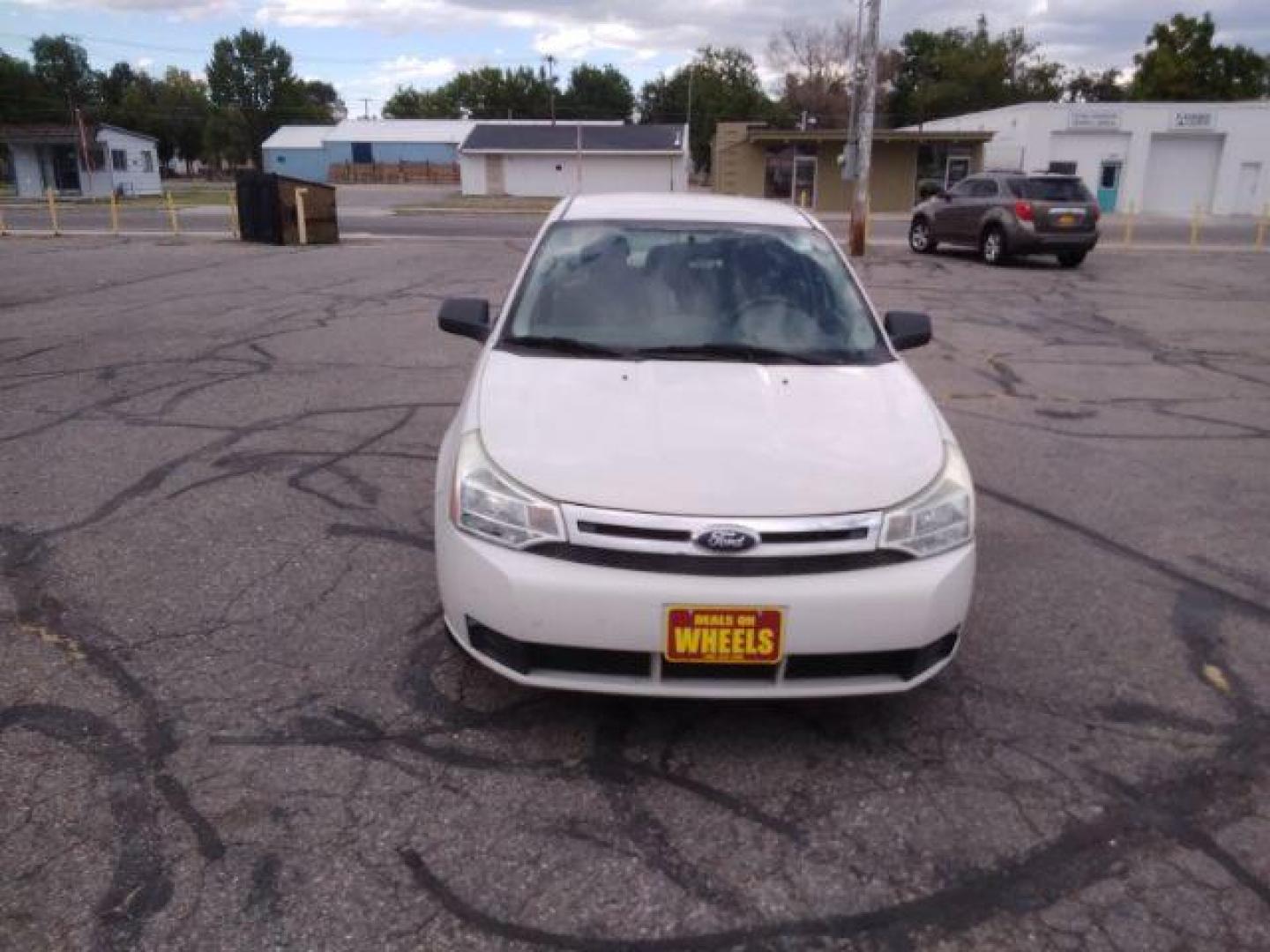 2009 Ford Focus SE Sedan (1FAHP35N29W) with an 2.0L L4 DOHC 16V engine, located at 1800 West Broadway, Missoula, 59808, (406) 543-1986, 46.881348, -114.023628 - Photo#1