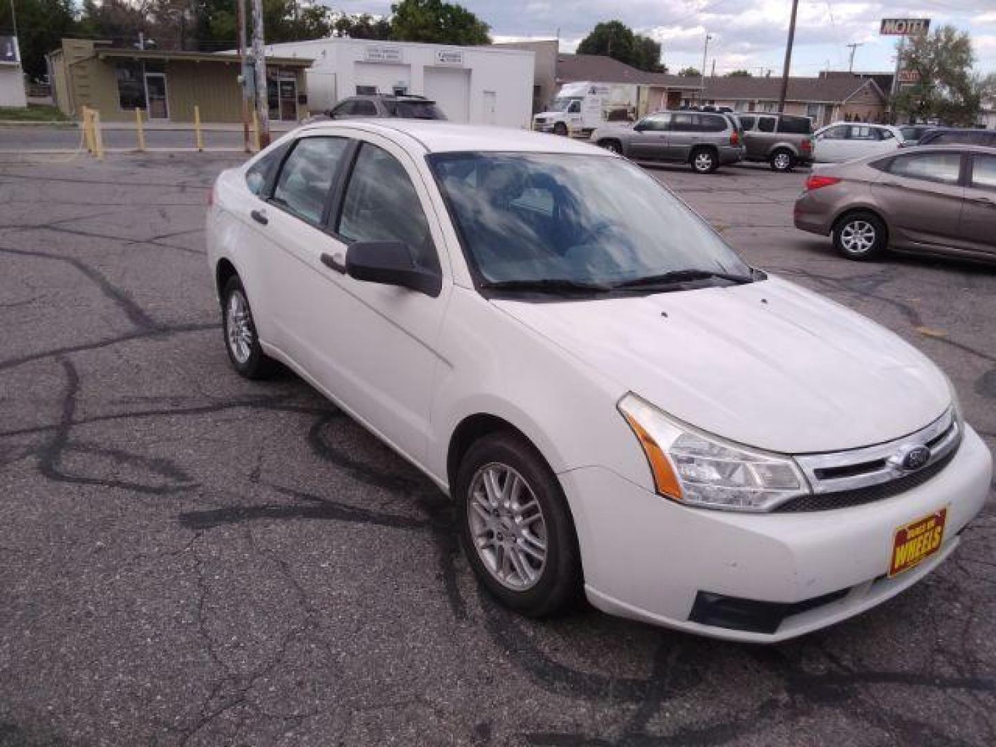 2009 Ford Focus SE Sedan (1FAHP35N29W) with an 2.0L L4 DOHC 16V engine, located at 1800 West Broadway, Missoula, 59808, (406) 543-1986, 46.881348, -114.023628 - Photo#2