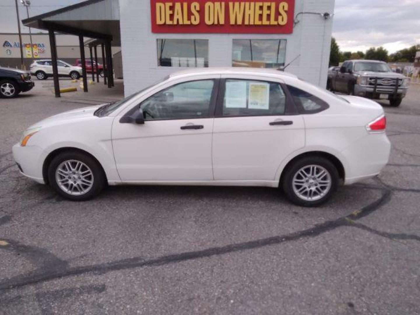 2009 Ford Focus SE Sedan (1FAHP35N29W) with an 2.0L L4 DOHC 16V engine, located at 1800 West Broadway, Missoula, 59808, (406) 543-1986, 46.881348, -114.023628 - Photo#7