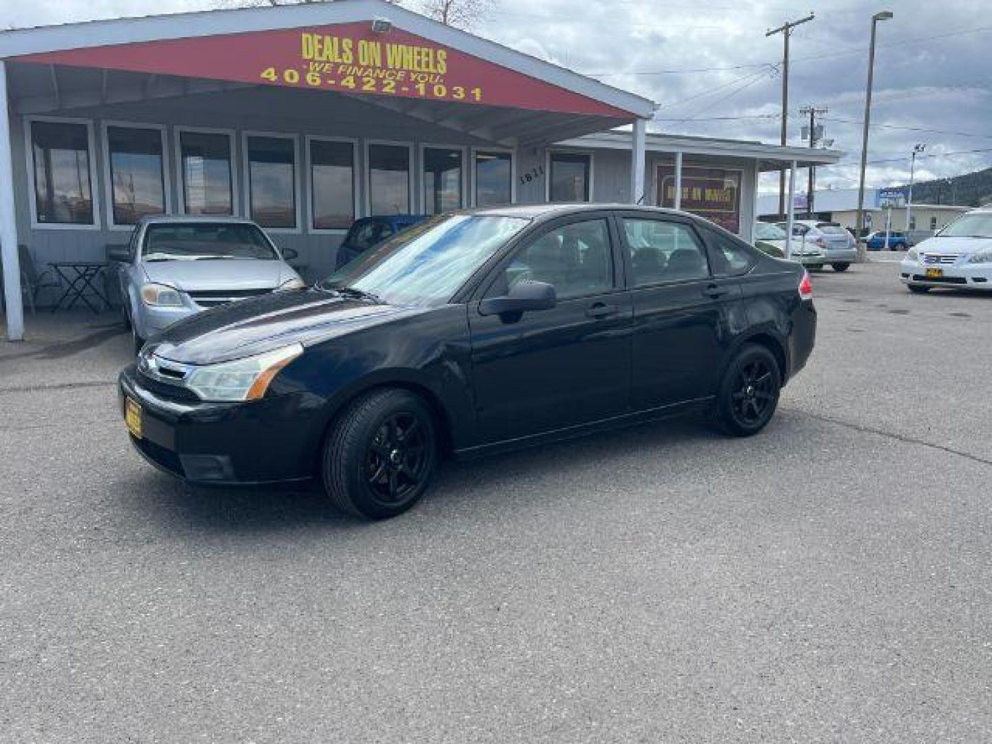 2009 Ford Focus SE Sedan (1FAHP35N99W) with an 2.0L L4 DOHC 16V engine, located at 1821 N Montana Ave., Helena, MT, 59601, 46.603447, -112.022781 - Photo#0