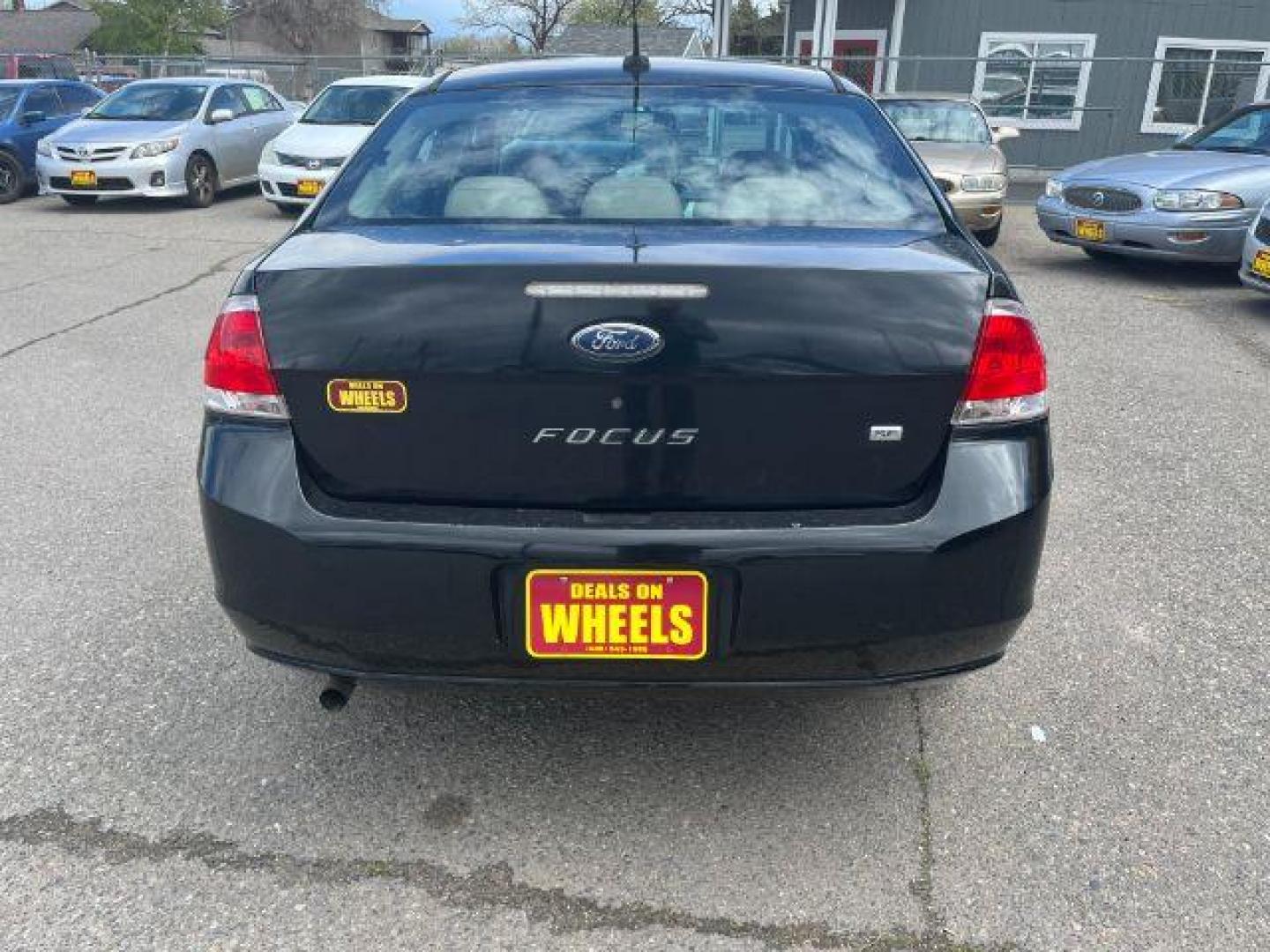 2009 Ford Focus SE Sedan (1FAHP35N99W) with an 2.0L L4 DOHC 16V engine, located at 1821 N Montana Ave., Helena, MT, 59601, 46.603447, -112.022781 - Photo#4