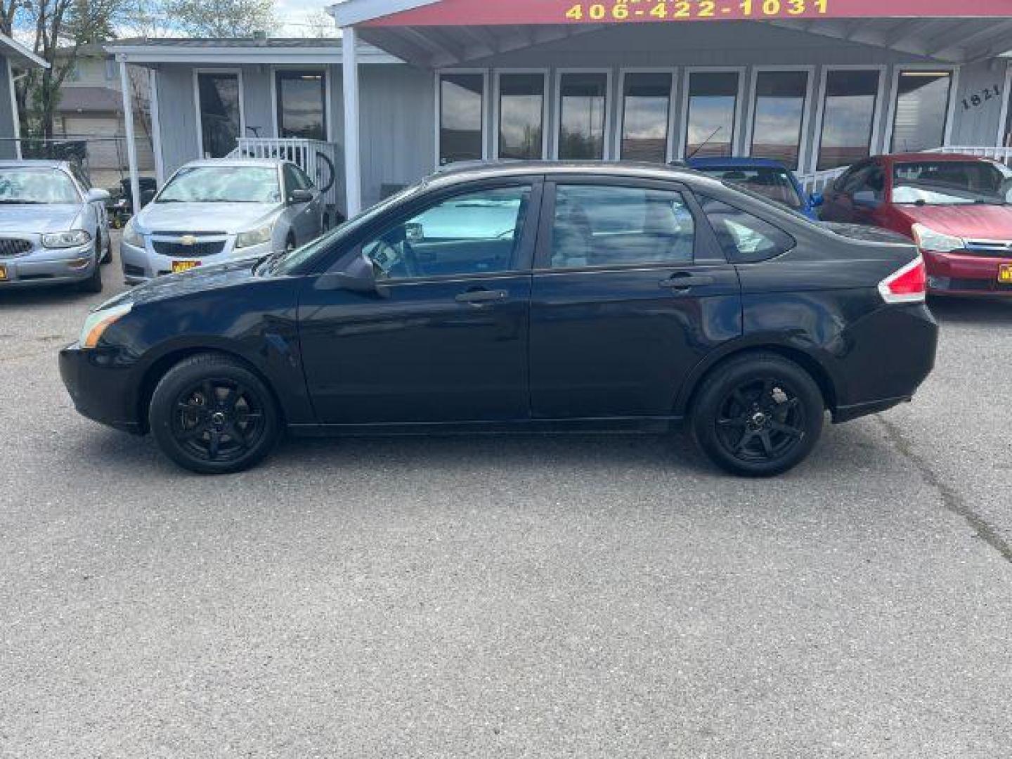 2009 Ford Focus SE Sedan (1FAHP35N99W) with an 2.0L L4 DOHC 16V engine, located at 1821 N Montana Ave., Helena, MT, 59601, 46.603447, -112.022781 - Photo#5