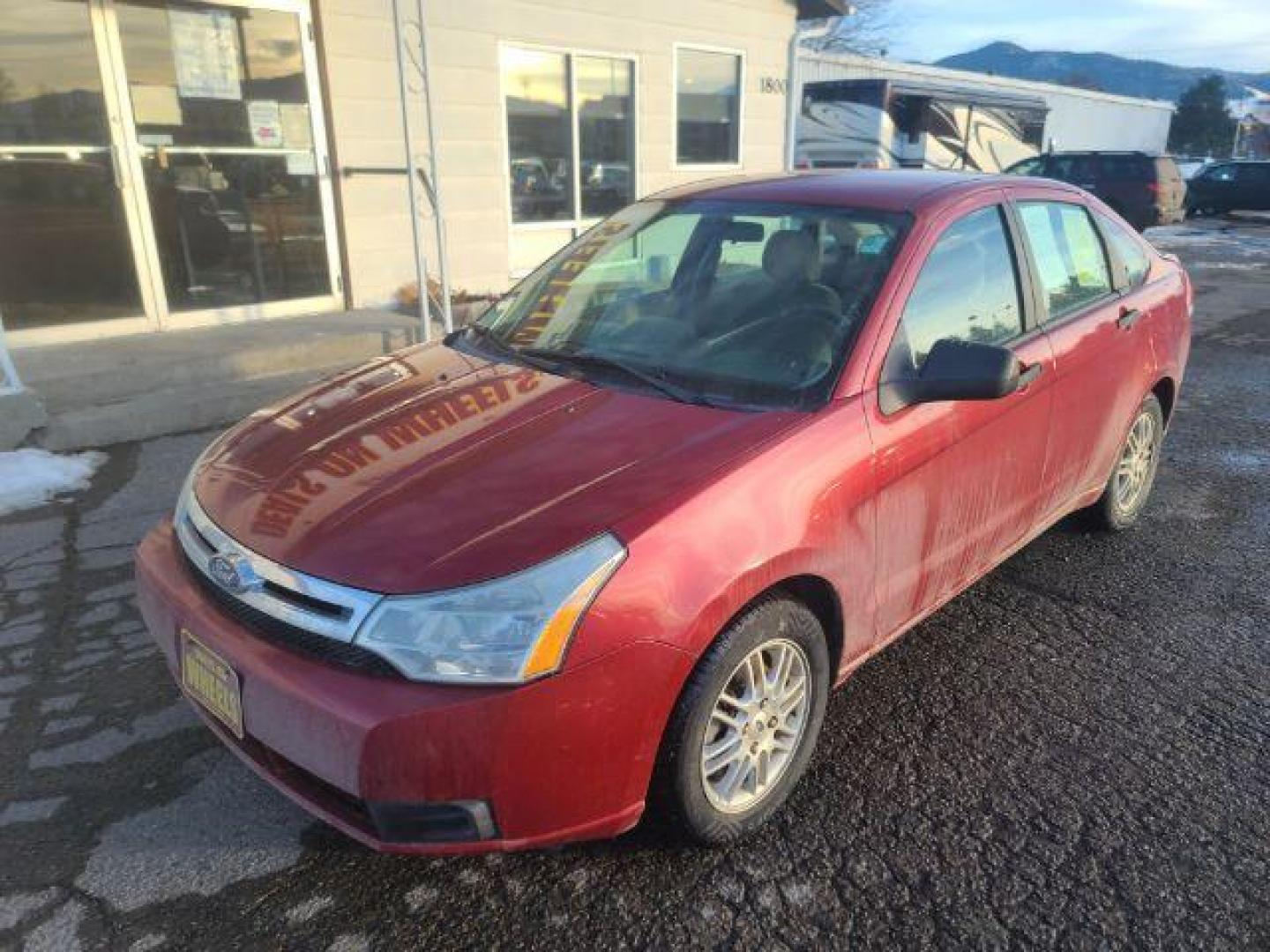 2009 Ford Focus SE Sedan (1FAHP35N39W) with an 2.0L L4 DOHC 16V engine, located at 1800 West Broadway, Missoula, 59808, (406) 543-1986, 46.881348, -114.023628 - Photo#0