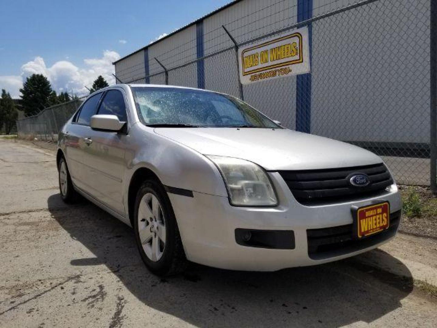 2009 Ford Fusion I4 SE (3FAHP07Z19R) with an 2.3L L4 DOHC 16V engine, located at 4801 10th Ave S,, Great Falls, MT, 59405, 47.494347, -111.229942 - Photo#6