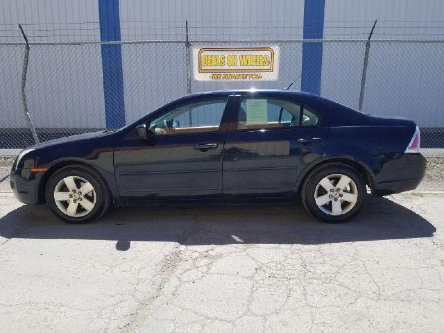 2009 Ford Fusion I4 SE (3FAHP07Z89R) with an 2.3L L4 DOHC 16V engine, located at 4801 10th Ave S,, Great Falls, MT, 59405, 47.494347, -111.229942 - Photo#2