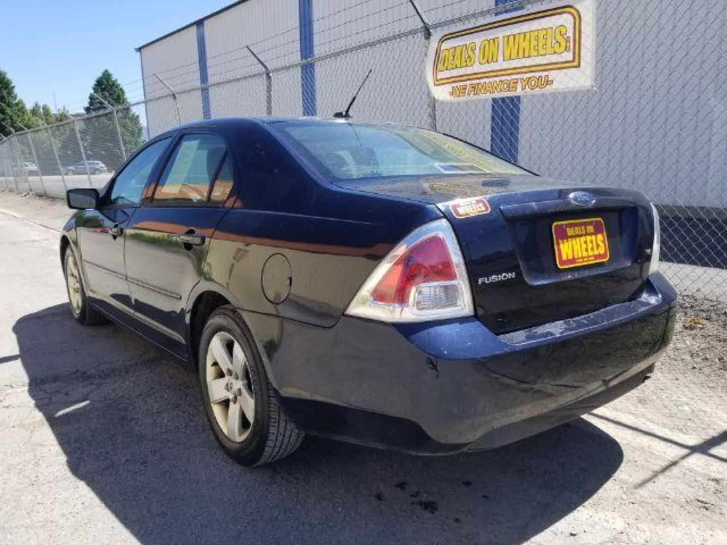 2009 Ford Fusion I4 SE (3FAHP07Z89R) with an 2.3L L4 DOHC 16V engine, located at 4801 10th Ave S,, Great Falls, MT, 59405, 47.494347, -111.229942 - Photo#3