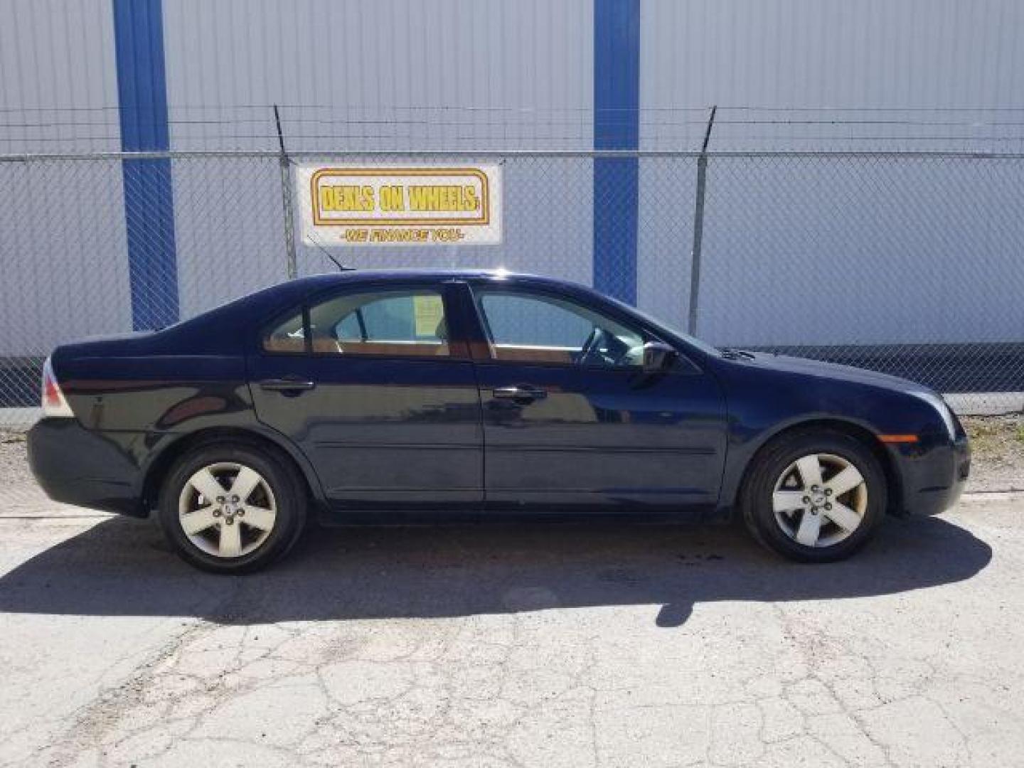 2009 Ford Fusion I4 SE (3FAHP07Z89R) with an 2.3L L4 DOHC 16V engine, located at 4801 10th Ave S,, Great Falls, MT, 59405, 47.494347, -111.229942 - Photo#5