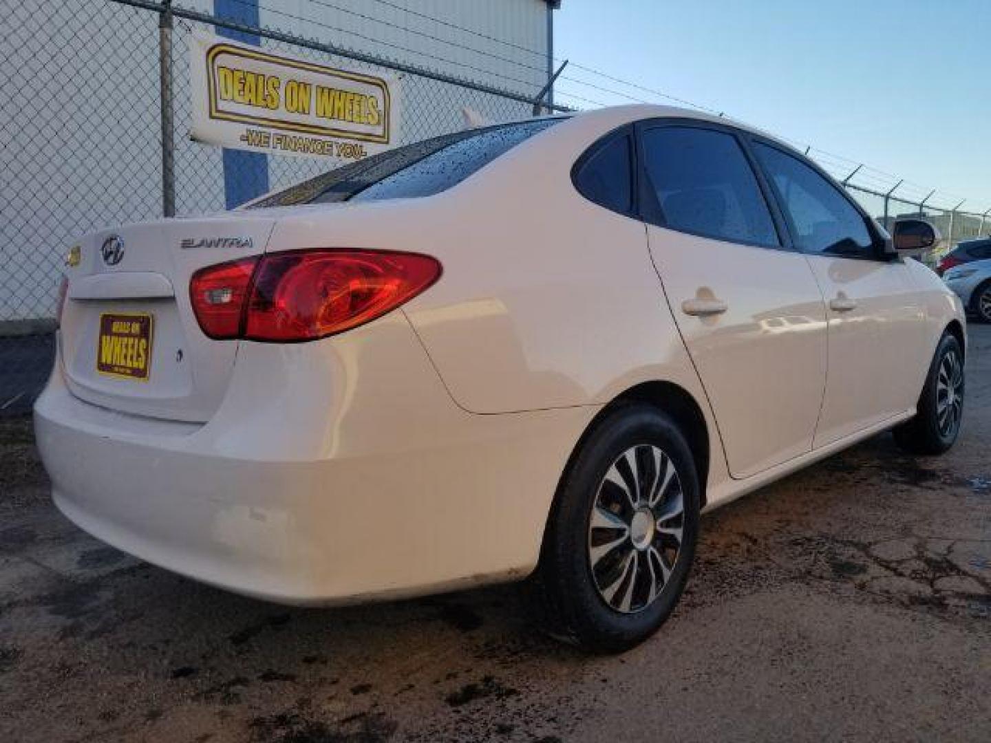 2009 Hyundai Elantra GLS (KMHDU46D19U) with an 2.0L L4 DOHC 16V engine, located at 4801 10th Ave S,, Great Falls, MT, 59405, 47.494347, -111.229942 - Photo#4