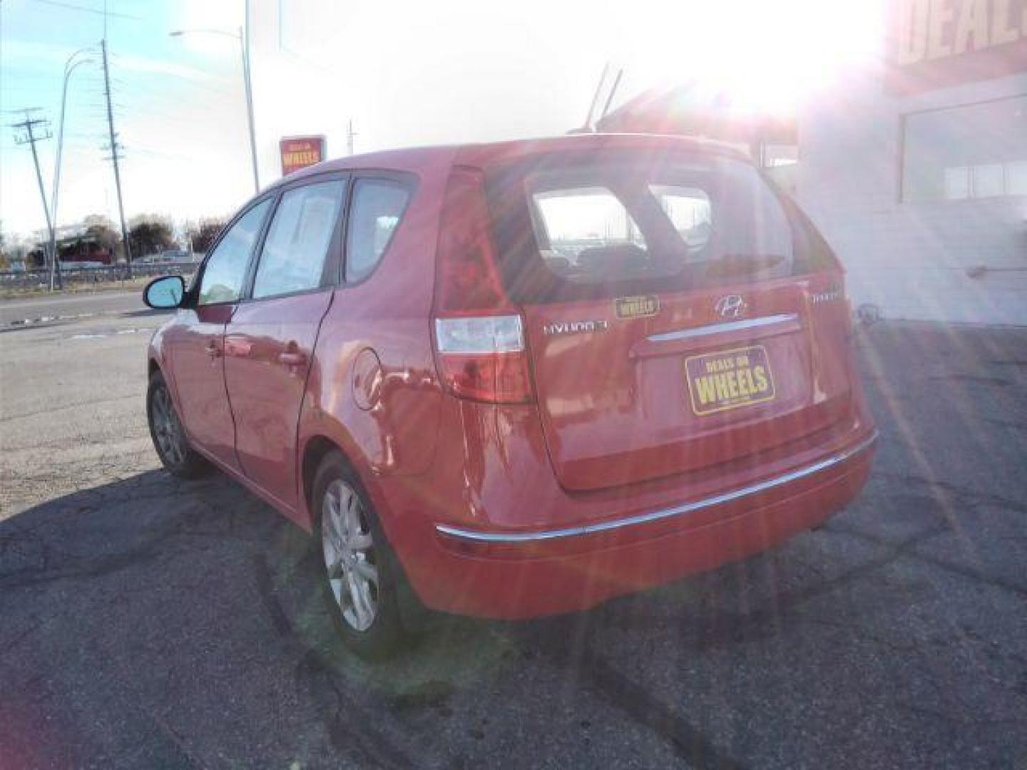 2009 Hyundai Elantra Automatic (KMHDC86E19U) with an 2.0L L4 DOHC 16V engine, 4-Speed Automatic transmission, located at 1800 West Broadway, Missoula, 59808, (406) 543-1986, 46.881348, -114.023628 - Photo#7