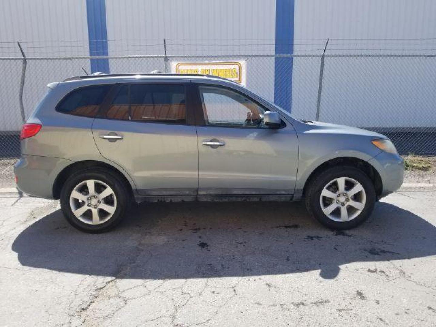 2009 Hyundai Santa Fe SE AWD (5NMSH73E09H) with an 3.3L V6 DOHC 24V engine, 5-Speed Automatic transmission, located at 1800 West Broadway, Missoula, 59808, (406) 543-1986, 46.881348, -114.023628 - Photo#5