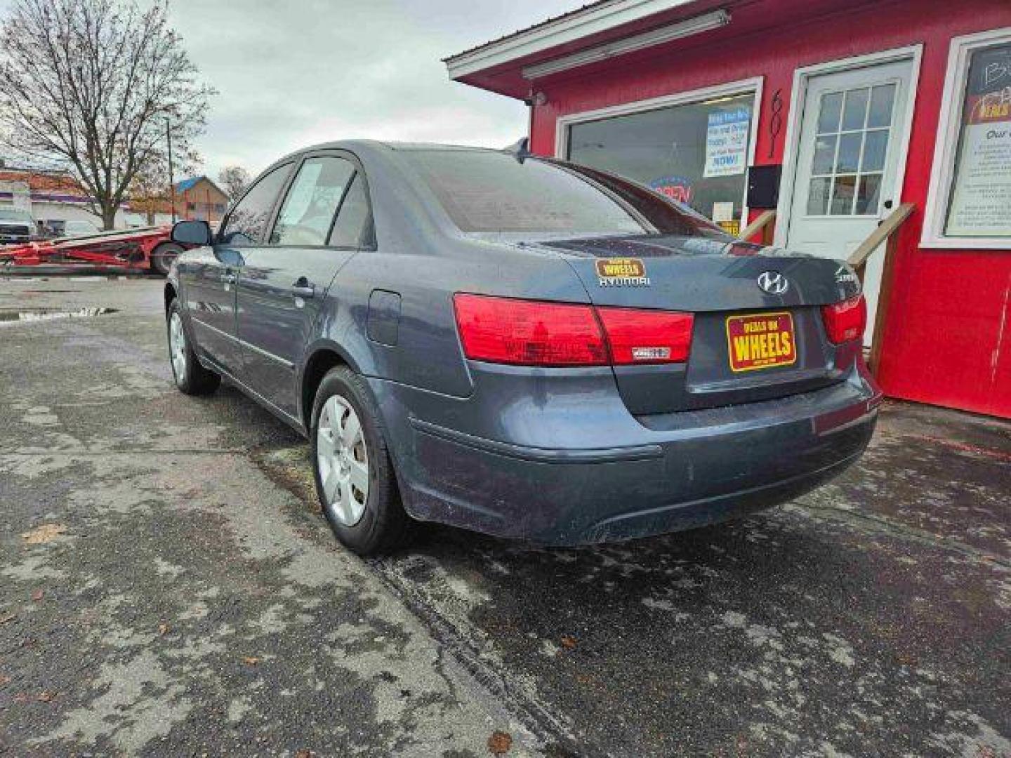 2009 Hyundai Sonata GLS (5NPET46C09H) with an 2.4L L4 DOHC 16V engine, located at 1800 West Broadway, Missoula, 59808, (406) 543-1986, 46.881348, -114.023628 - Looking for a reliable and affordable pre-owned vehicle in Kalispell, MT? Look no further than this 2009 Hyundai Sonata GLS available at DOW - Kalispell. With its impressive features and affordable price tag of $14,495, this sedan is a great option for anyone in the market for a used car. The 2009 - Photo#2