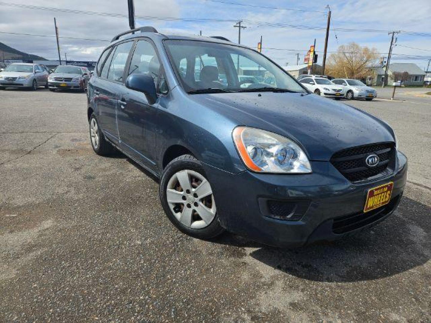 2009 Kia Rondo LX (KNAFG529097) with an 2.4L L4 DOHC 16V engine, 4-Speed Automatic transmission, located at 1821 N Montana Ave., Helena, MT, 59601, 46.603447, -112.022781 - Photo#1